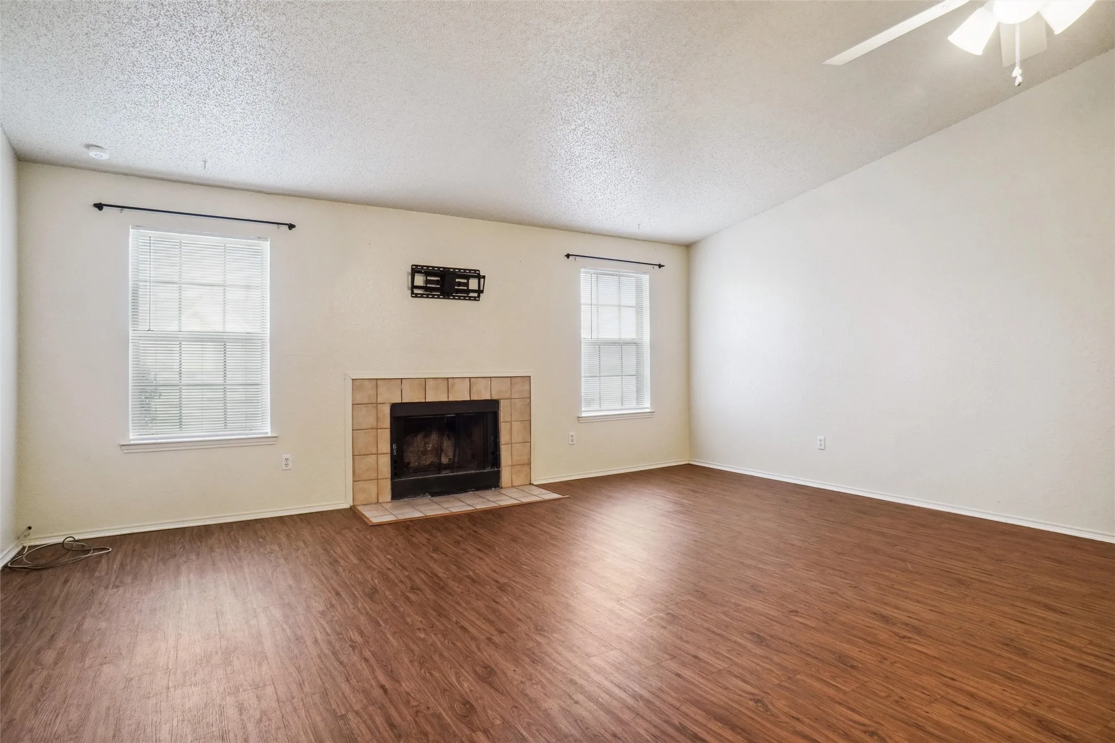 Duplex For Sale in Tarrant County , 7470 Tiffany Meadows Lane, Fort Worth, Texas 76140, 4 Bedroom, 3 Bathroom, Garage spaces, 0 Sqft, built in 1984, mls#21233552, Real Estate Agent in Fort Worth, Homes For Sale in Tarrant county, Homes For Sale in Fort Worth, Realtor in Fort Worth Texas, Real Estate Brokerage Independent Realty Texas, Luminita Cordes Realtor