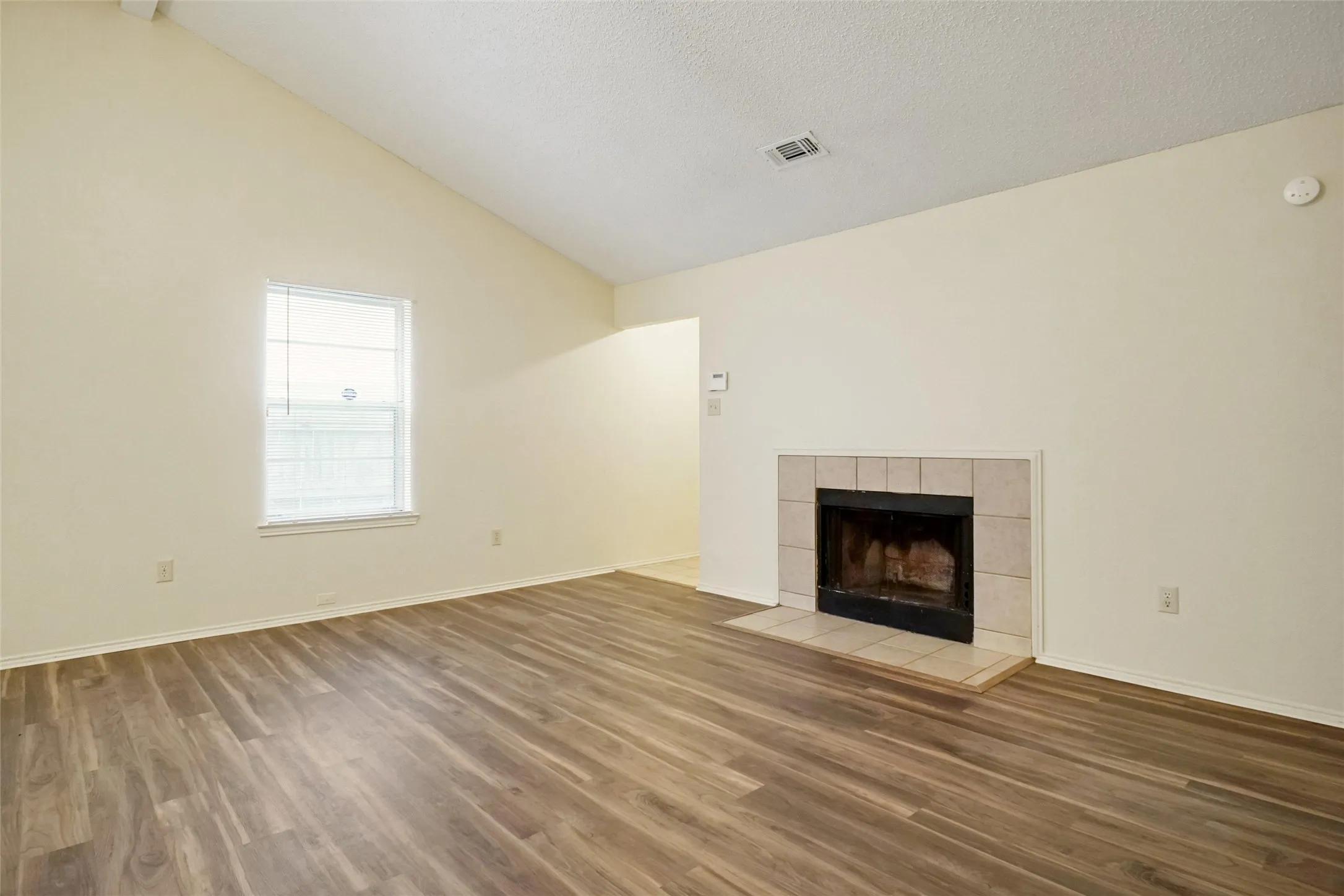 Duplex For Sale in Tarrant County , 7470 Tiffany Meadows Lane, Fort Worth, Texas 76140, 4 Bedroom, 3 Bathroom, Garage spaces, 0 Sqft, built in 1984, mls#21233552, Real Estate Agent in Fort Worth, Homes For Sale in Tarrant county, Homes For Sale in Fort Worth, Realtor in Fort Worth Texas, Real Estate Brokerage Independent Realty Texas, Luminita Cordes Realtor