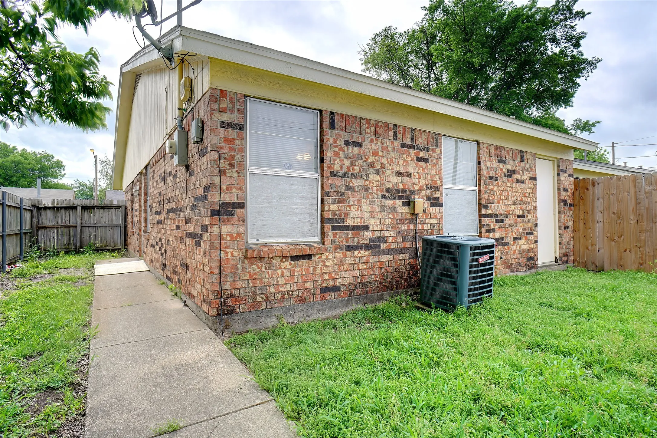 Duplex For Sale in Tarrant County , 7470 Tiffany Meadows Lane, Fort Worth, Texas 76140, 4 Bedroom, 3 Bathroom, Garage spaces, 0 Sqft, built in 1984, mls#21233552, Real Estate Agent in Fort Worth, Homes For Sale in Tarrant county, Homes For Sale in Fort Worth, Realtor in Fort Worth Texas, Real Estate Brokerage Independent Realty Texas, Luminita Cordes Realtor
