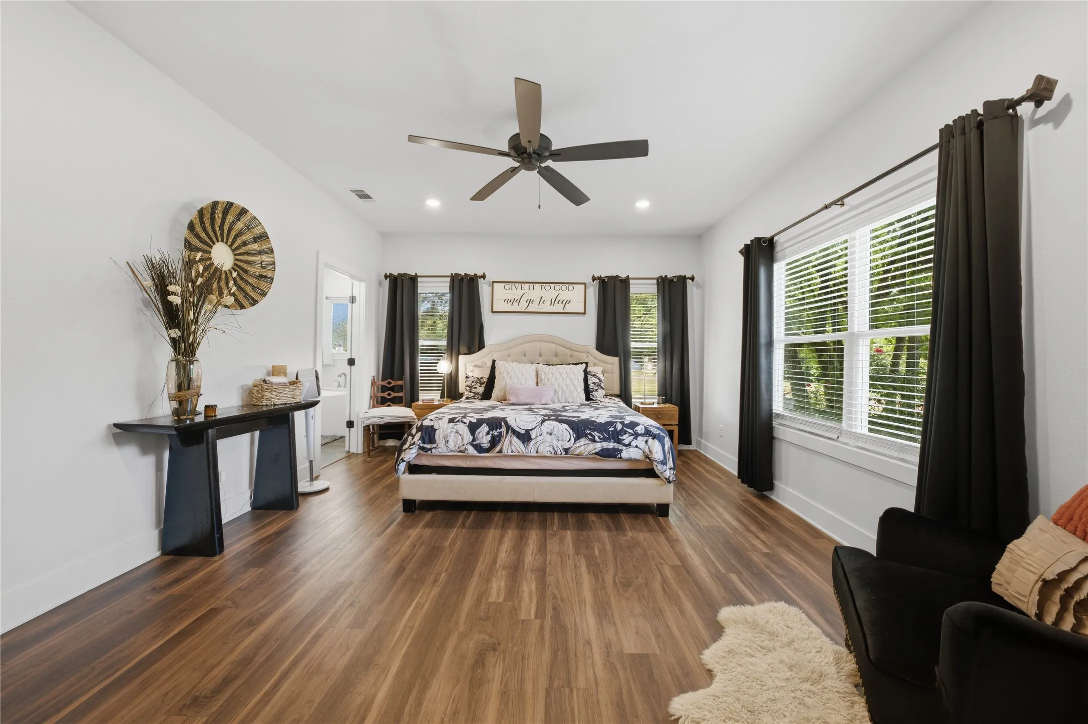 Single Family Residence For Sale in Henderson County , 7600 County Road 1500, Athens, Texas 75751, 3 Bedroom, 2 Bathroom, Garage spaces, 1,850 Sqft, built in 2021, mls#21245288, Real Estate Agent in Athens, Homes For Sale in Henderson county, Homes For Sale in Athens, Realtor in Athens Texas, Real Estate Brokerage Independent Realty Texas, Luminita Cordes Realtor