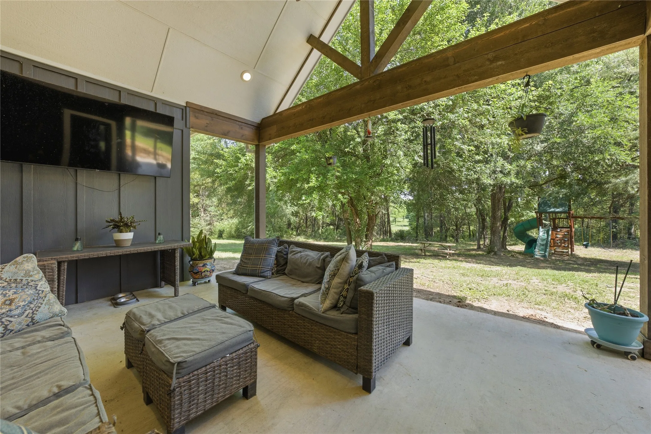 Single Family Residence For Sale in Henderson County , 7600 County Road 1500, Athens, Texas 75751, 3 Bedroom, 2 Bathroom, Garage spaces, 1,850 Sqft, built in 2021, mls#21245288, Real Estate Agent in Athens, Homes For Sale in Henderson county, Homes For Sale in Athens, Realtor in Athens Texas, Real Estate Brokerage Independent Realty Texas, Luminita Cordes Realtor