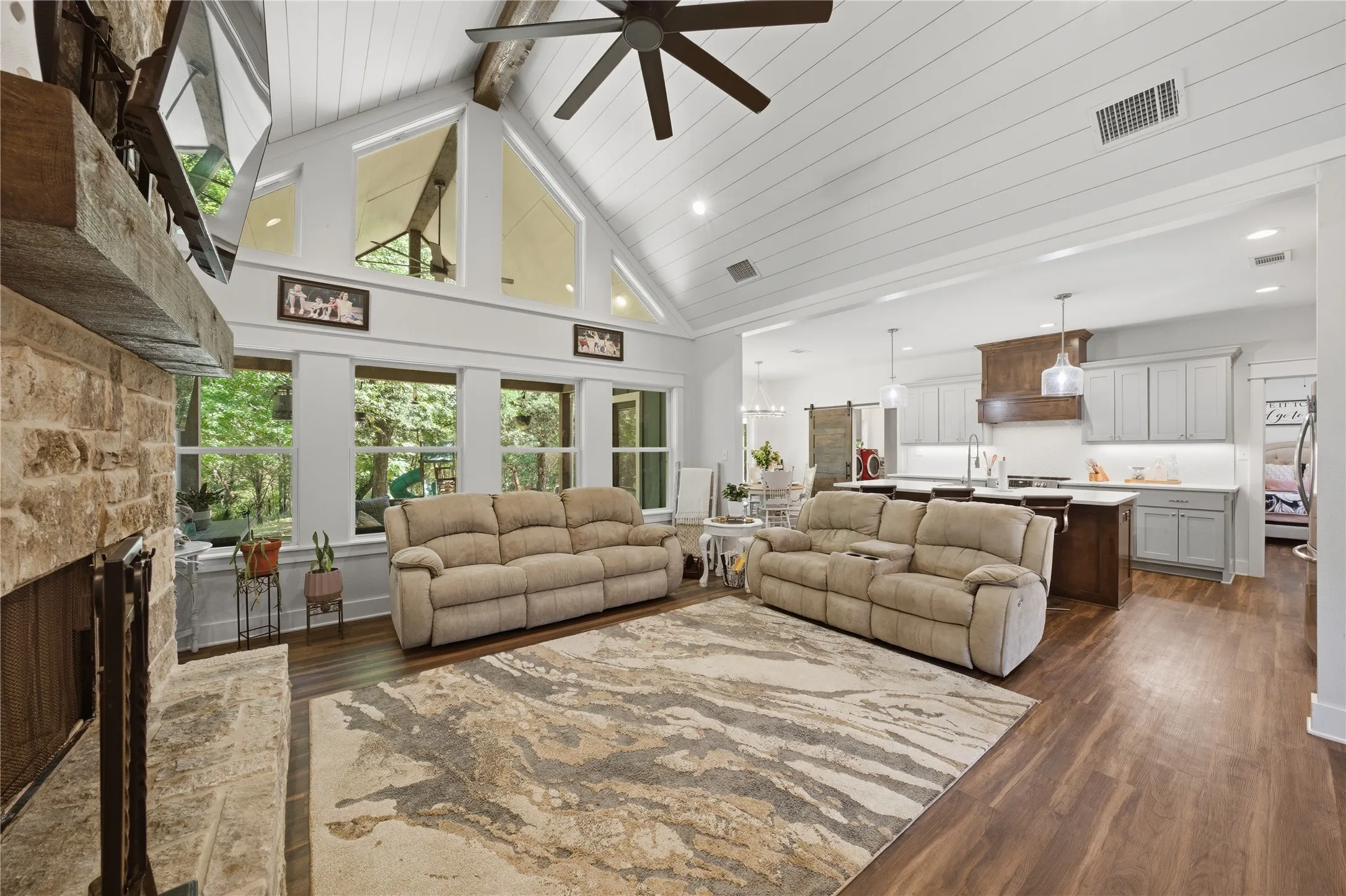 Single Family Residence For Sale in Henderson County , 7600 County Road 1500, Athens, Texas 75751, 3 Bedroom, 2 Bathroom, Garage spaces, 1,850 Sqft, built in 2021, mls#21245288, Real Estate Agent in Athens, Homes For Sale in Henderson county, Homes For Sale in Athens, Realtor in Athens Texas, Real Estate Brokerage Independent Realty Texas, Luminita Cordes Realtor