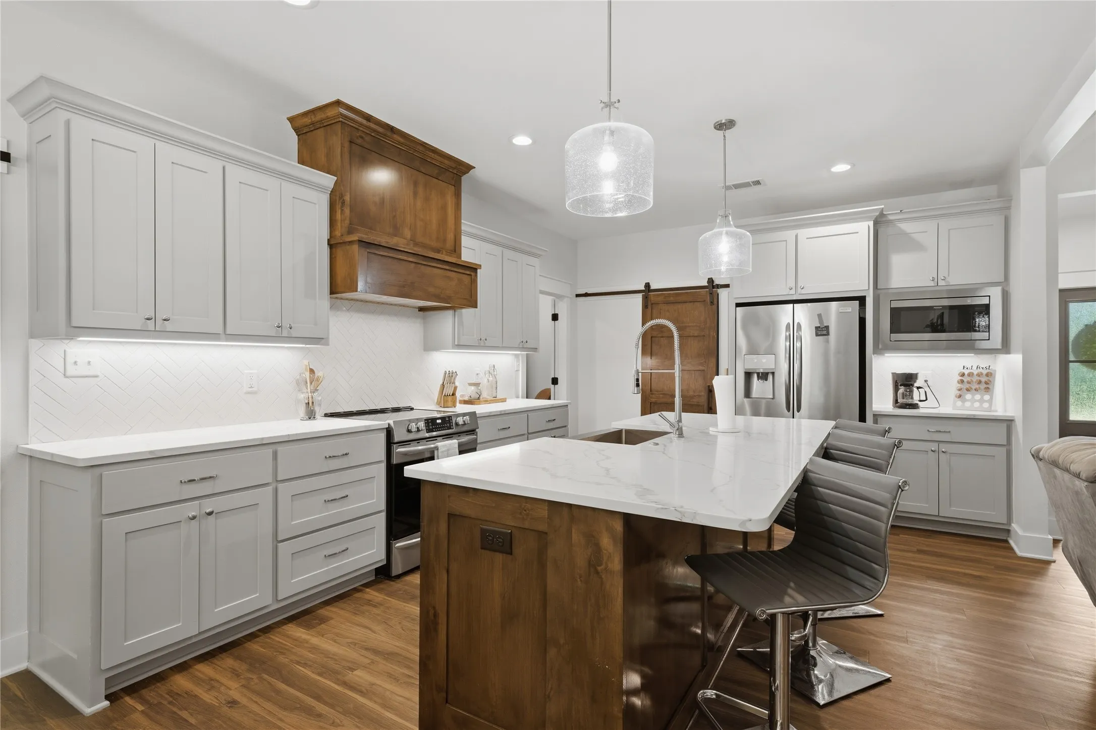Single Family Residence For Sale in Henderson County , 7600 County Road 1500, Athens, Texas 75751, 3 Bedroom, 2 Bathroom, Garage spaces, 1,850 Sqft, built in 2021, mls#21245288, Real Estate Agent in Athens, Homes For Sale in Henderson county, Homes For Sale in Athens, Realtor in Athens Texas, Real Estate Brokerage Independent Realty Texas, Luminita Cordes Realtor