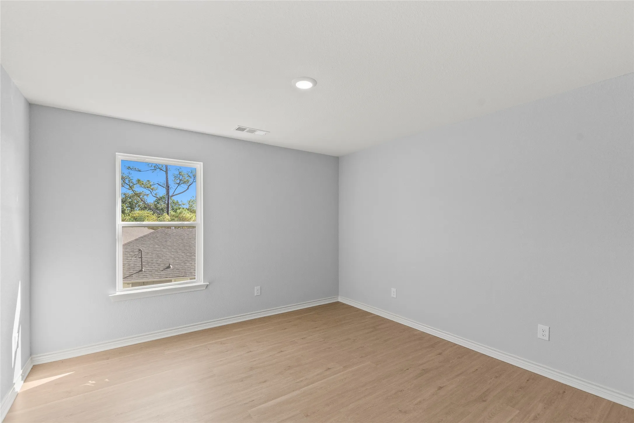 Single Family Residence For Sale in Henderson County , 314 Oak Creek Drive, Tool, Texas 75143, 4 Bedroom, 3 Bathroom, 2 Garage spaces, 2,039 Sqft, built in 2024, New Construction - Complete, mls#21244881, Real Estate Agent in Tool, Homes For Sale in Henderson county, Homes For Sale in Tool, Realtor in Tool Texas, Real Estate Brokerage Independent Realty Texas, Luminita Cordes Realtor