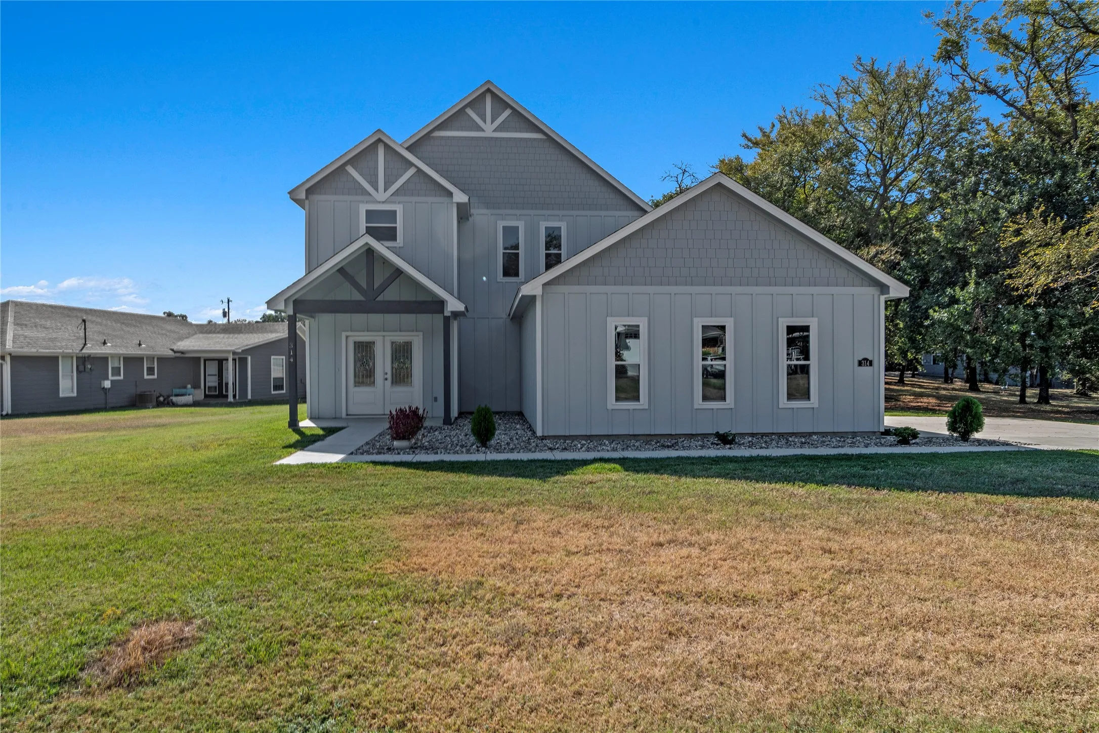 Single Family Residence For Sale in Henderson County , 314 Oak Creek Drive, Tool, Texas 75143, 4 Bedroom, 3 Bathroom, 2 Garage spaces, 2,039 Sqft, built in 2024, New Construction - Complete, mls#21244881, Real Estate Agent in Tool, Homes For Sale in Henderson county, Homes For Sale in Tool, Realtor in Tool Texas, Real Estate Brokerage Independent Realty Texas, Luminita Cordes Realtor