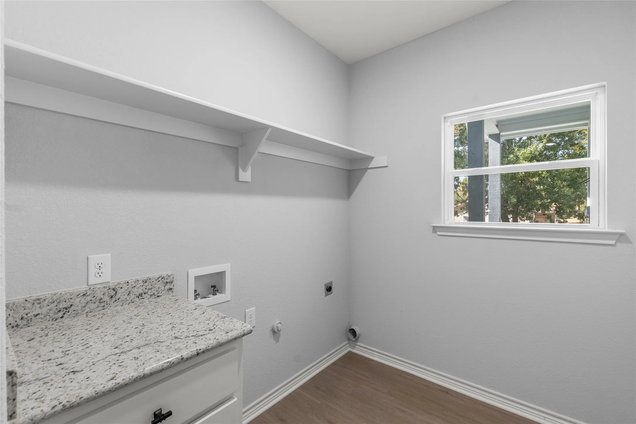 Single Family Residence For Sale in Henderson County , 314 Oak Creek Drive, Tool, Texas 75143, 4 Bedroom, 3 Bathroom, 2 Garage spaces, 2,039 Sqft, built in 2024, New Construction - Complete, mls#21244881, Real Estate Agent in Tool, Homes For Sale in Henderson county, Homes For Sale in Tool, Realtor in Tool Texas, Real Estate Brokerage Independent Realty Texas, Luminita Cordes Realtor