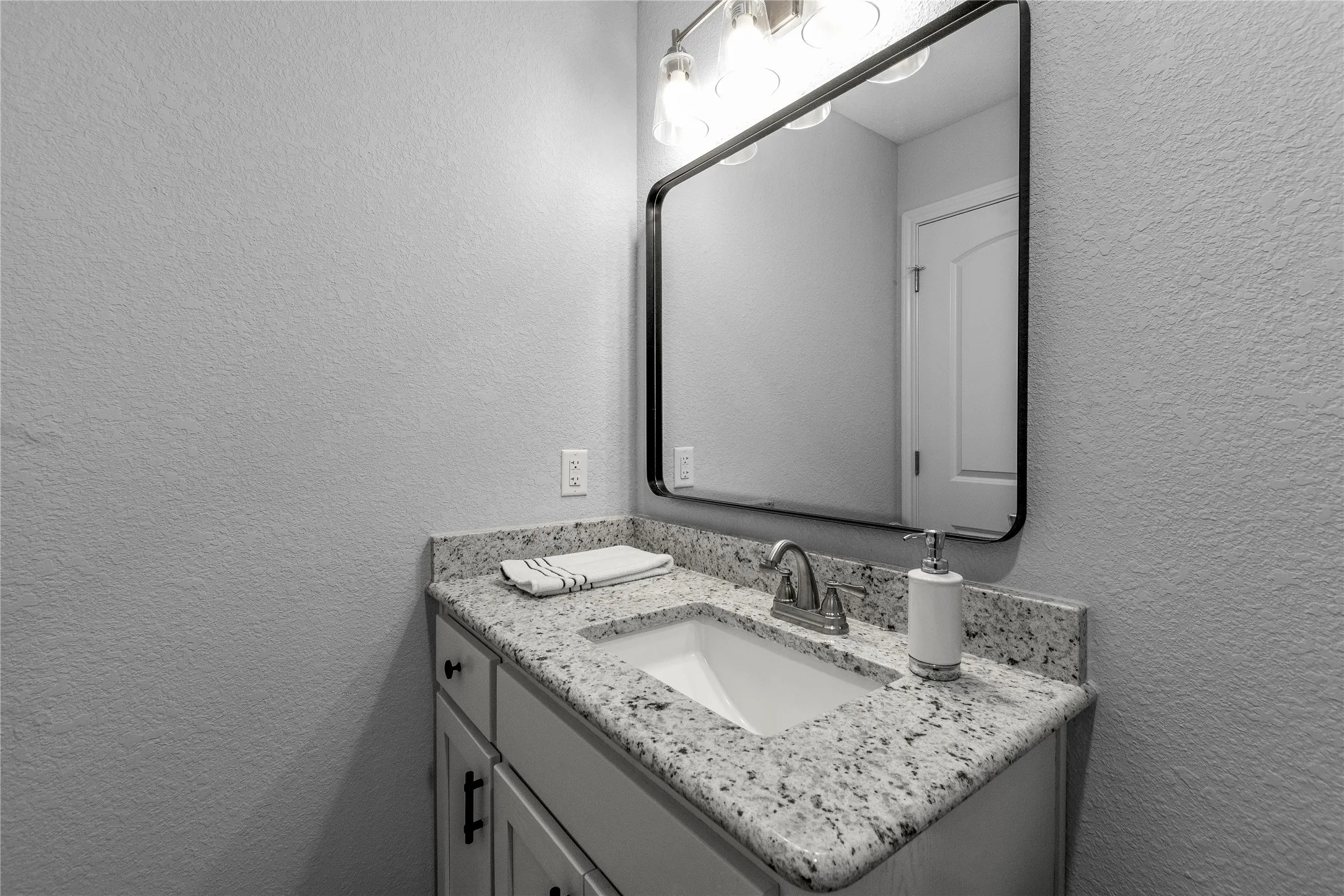 Single Family Residence For Sale in Henderson County , 314 Oak Creek Drive, Tool, Texas 75143, 4 Bedroom, 3 Bathroom, 2 Garage spaces, 2,039 Sqft, built in 2024, New Construction - Complete, mls#21244881, Real Estate Agent in Tool, Homes For Sale in Henderson county, Homes For Sale in Tool, Realtor in Tool Texas, Real Estate Brokerage Independent Realty Texas, Luminita Cordes Realtor