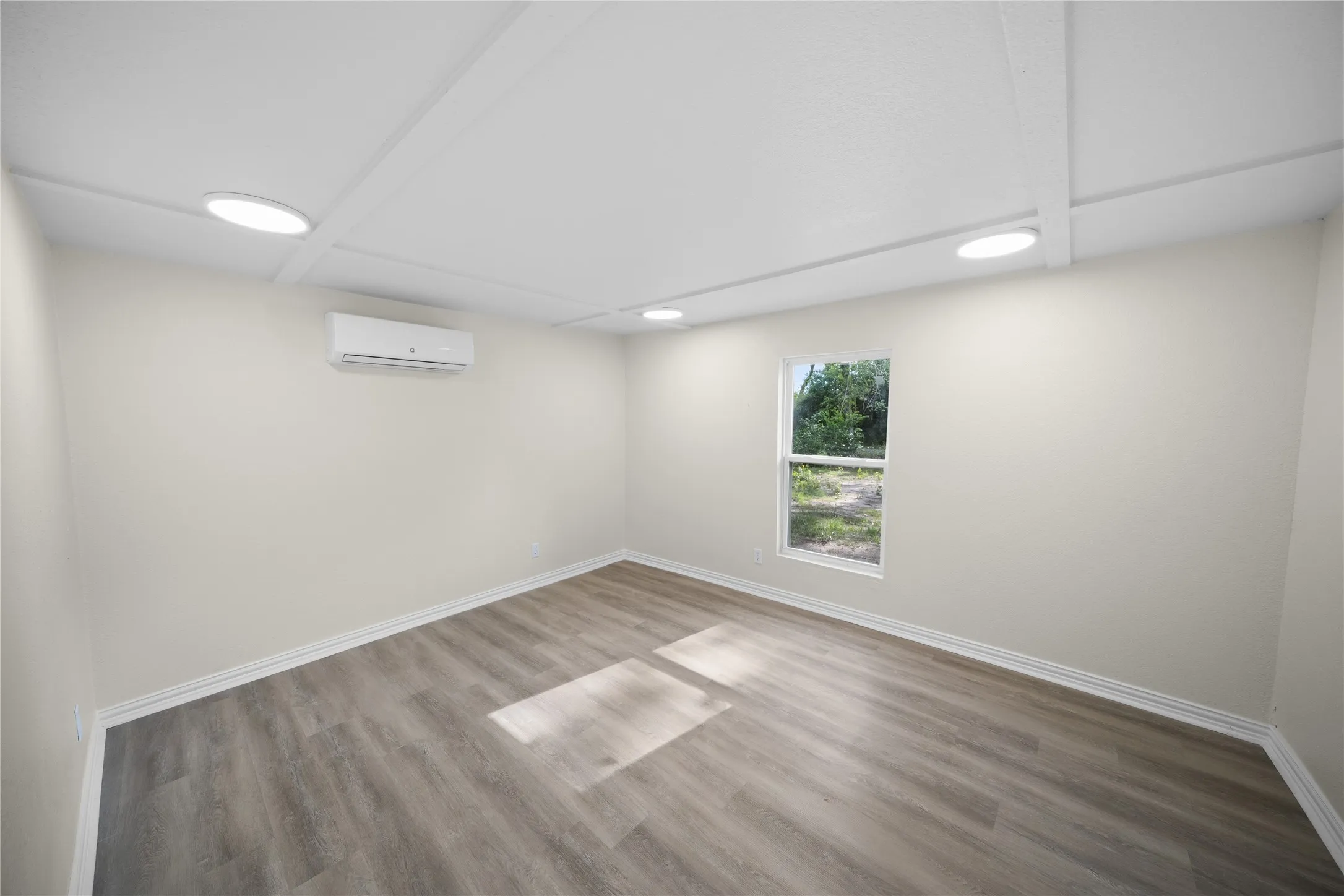 Single Family Residence For Sale in Smith County , 823 Clark Street, Tyler, Texas 75701, 3 Bedroom, 2 Bathroom, 3 Garage spaces, 1,356 Sqft, built in 1930, mls#21246858, Real Estate Agent in Tyler, Homes For Sale in Smith county, Homes For Sale in Tyler, Realtor in Tyler Texas, Real Estate Brokerage Independent Realty Texas, Luminita Cordes Realtor