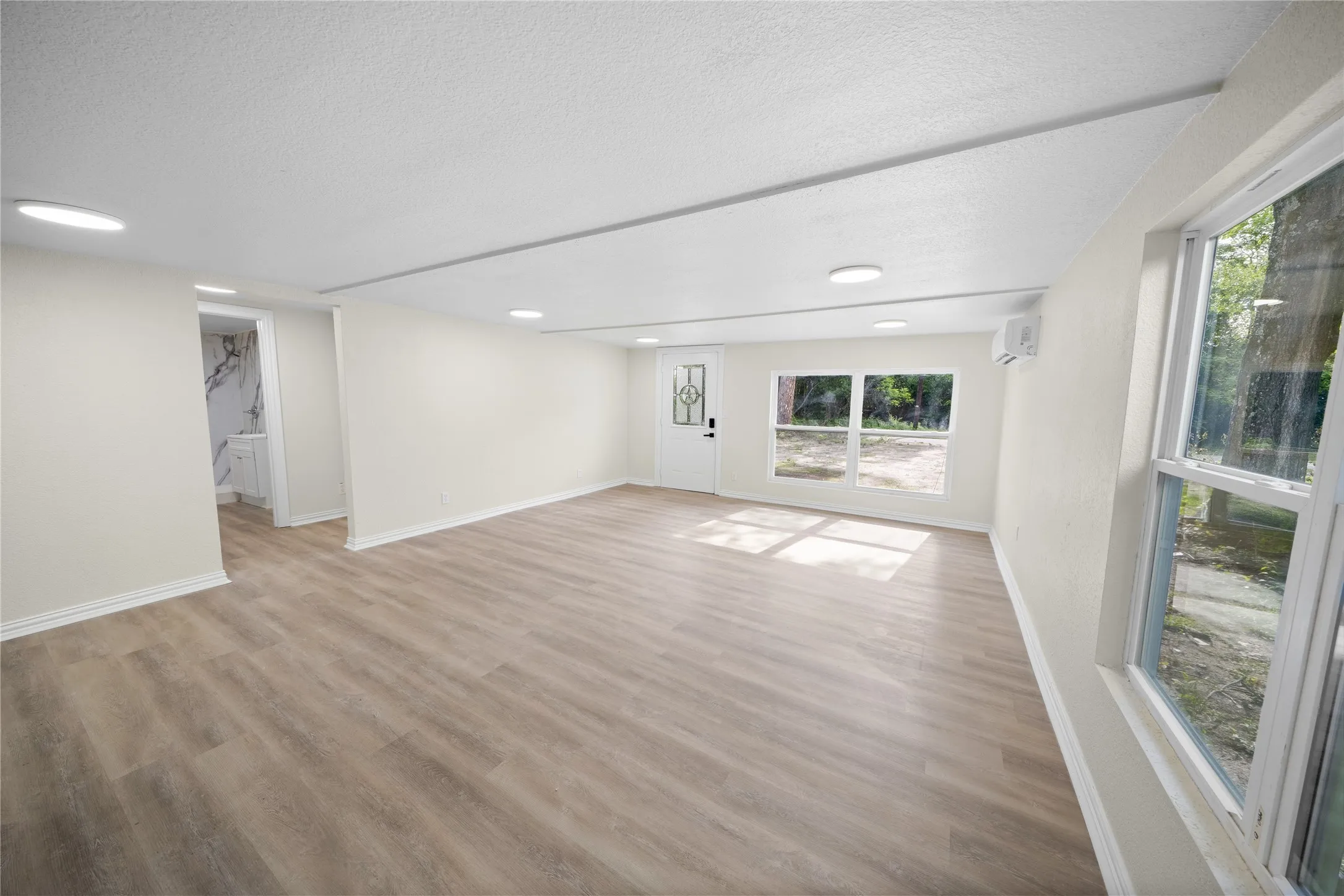 Single Family Residence For Sale in Smith County , 823 Clark Street, Tyler, Texas 75701, 3 Bedroom, 2 Bathroom, 3 Garage spaces, 1,356 Sqft, built in 1930, mls#21246858, Real Estate Agent in Tyler, Homes For Sale in Smith county, Homes For Sale in Tyler, Realtor in Tyler Texas, Real Estate Brokerage Independent Realty Texas, Luminita Cordes Realtor