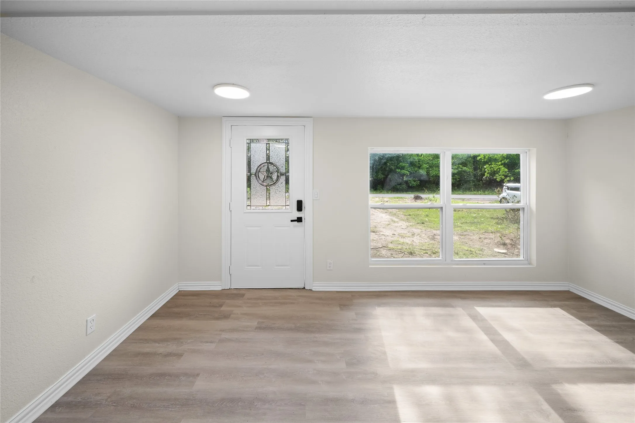 Single Family Residence For Sale in Smith County , 823 Clark Street, Tyler, Texas 75701, 3 Bedroom, 2 Bathroom, 3 Garage spaces, 1,356 Sqft, built in 1930, mls#21246858, Real Estate Agent in Tyler, Homes For Sale in Smith county, Homes For Sale in Tyler, Realtor in Tyler Texas, Real Estate Brokerage Independent Realty Texas, Luminita Cordes Realtor
