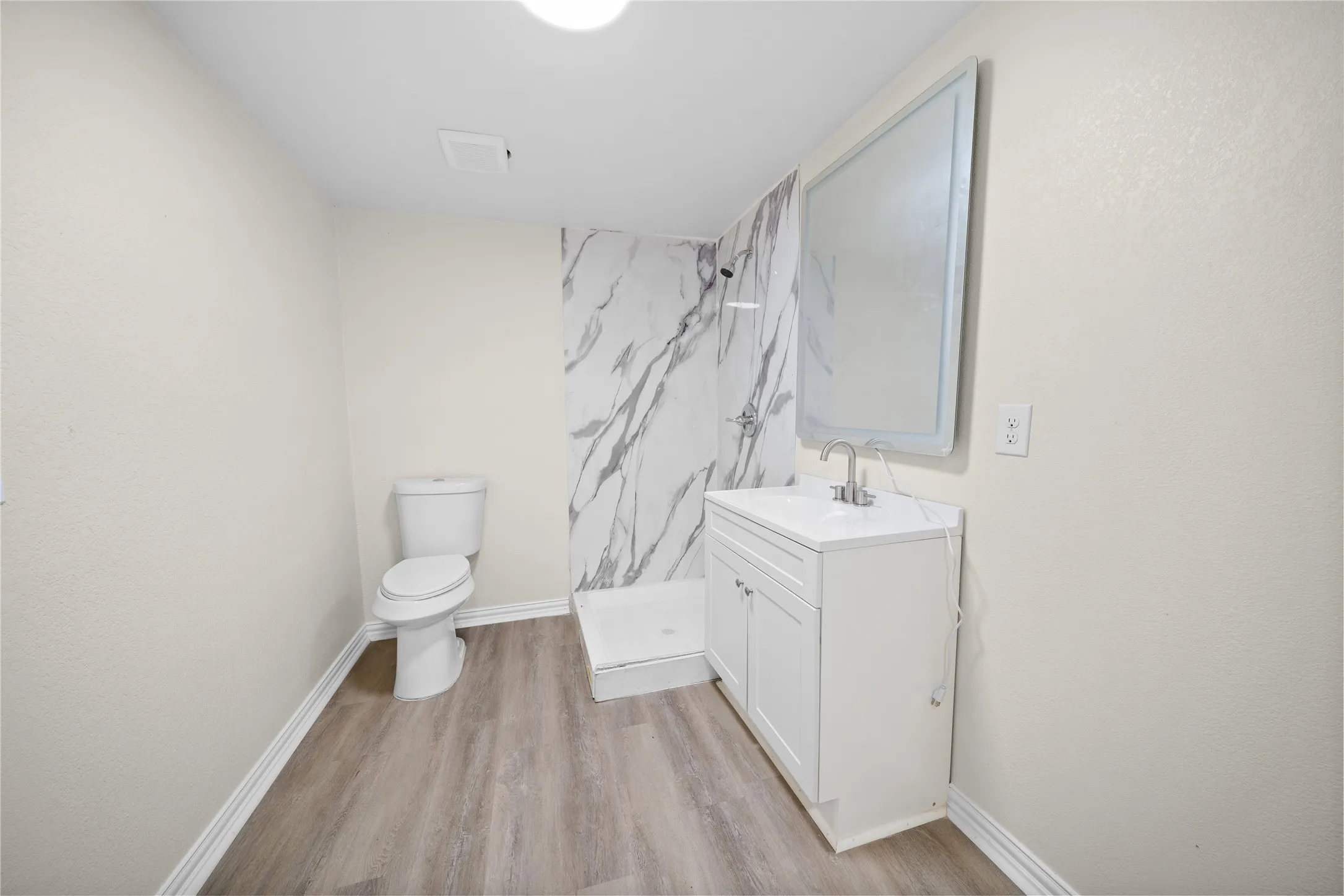 Single Family Residence For Sale in Smith County , 823 Clark Street, Tyler, Texas 75701, 3 Bedroom, 2 Bathroom, 3 Garage spaces, 1,356 Sqft, built in 1930, mls#21246858, Real Estate Agent in Tyler, Homes For Sale in Smith county, Homes For Sale in Tyler, Realtor in Tyler Texas, Real Estate Brokerage Independent Realty Texas, Luminita Cordes Realtor
