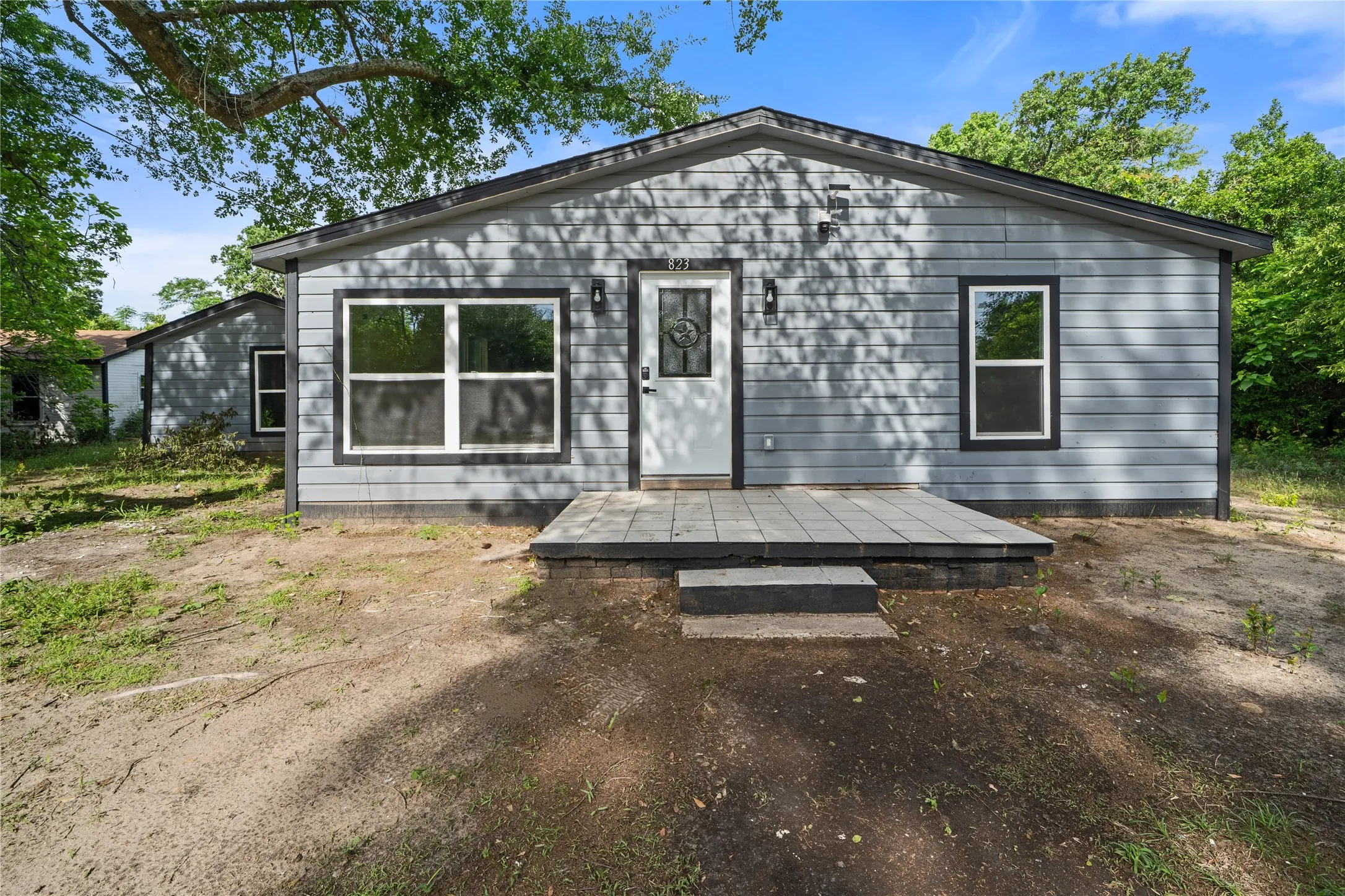 Single Family Residence For Sale in Smith County , 823 Clark Street, Tyler, Texas 75701, 3 Bedroom, 2 Bathroom, 3 Garage spaces, 1,356 Sqft, built in 1930, mls#21246858, Real Estate Agent in Tyler, Homes For Sale in Smith county, Homes For Sale in Tyler, Realtor in Tyler Texas, Real Estate Brokerage Independent Realty Texas, Luminita Cordes Realtor