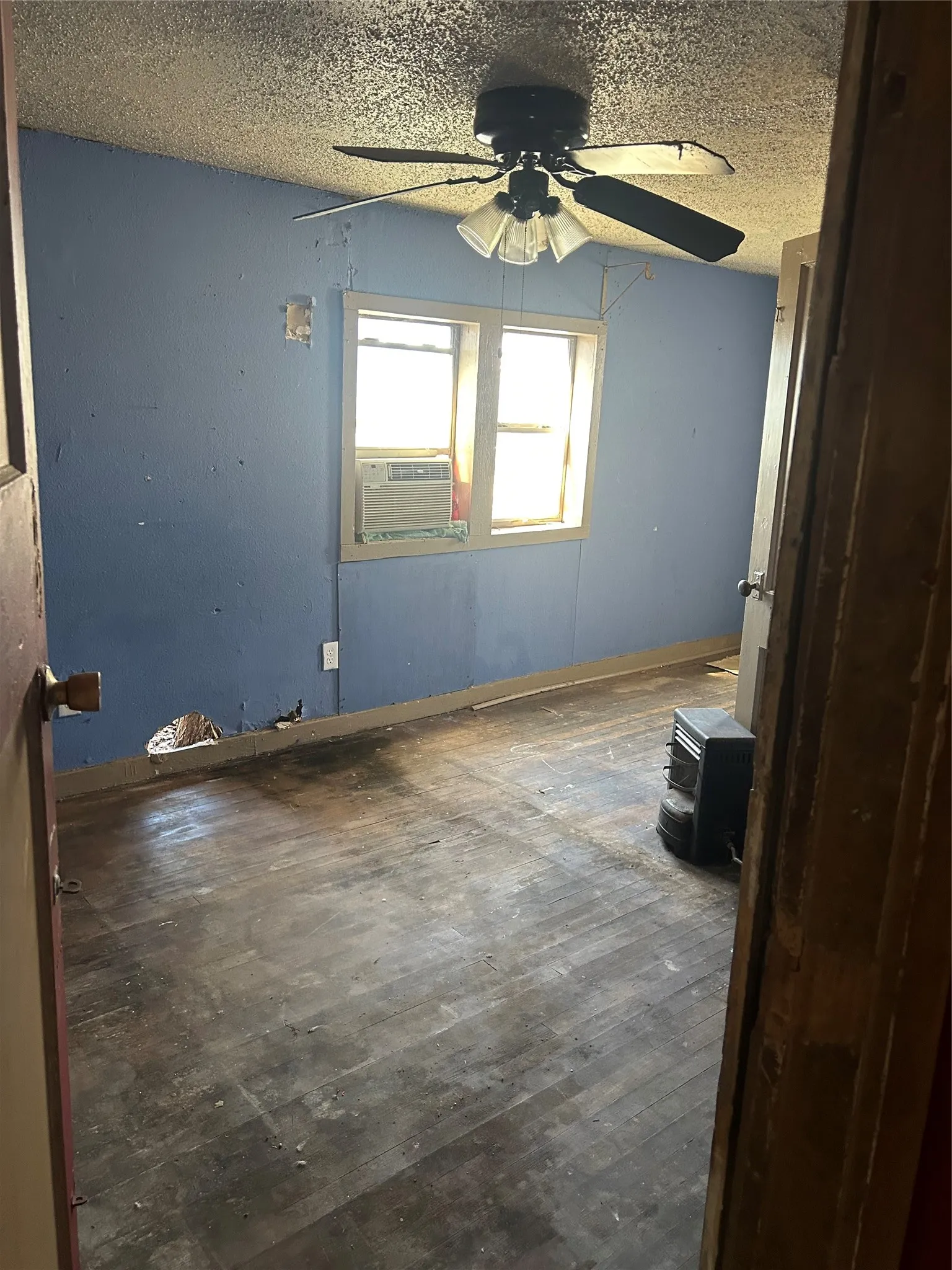 Single Family Residence For Sale in Coryell County , 1701 E Leon Street, Gatesville, Texas 76528, 3 Bedroom, 2 Bathroom, Garage spaces, 1,845 Sqft, built in 1960, mls#21228364, Real Estate Agent in Gatesville, Homes For Sale in Coryell county, Homes For Sale in Gatesville, Realtor in Gatesville Texas, Real Estate Brokerage Independent Realty Texas, Luminita Cordes Realtor
