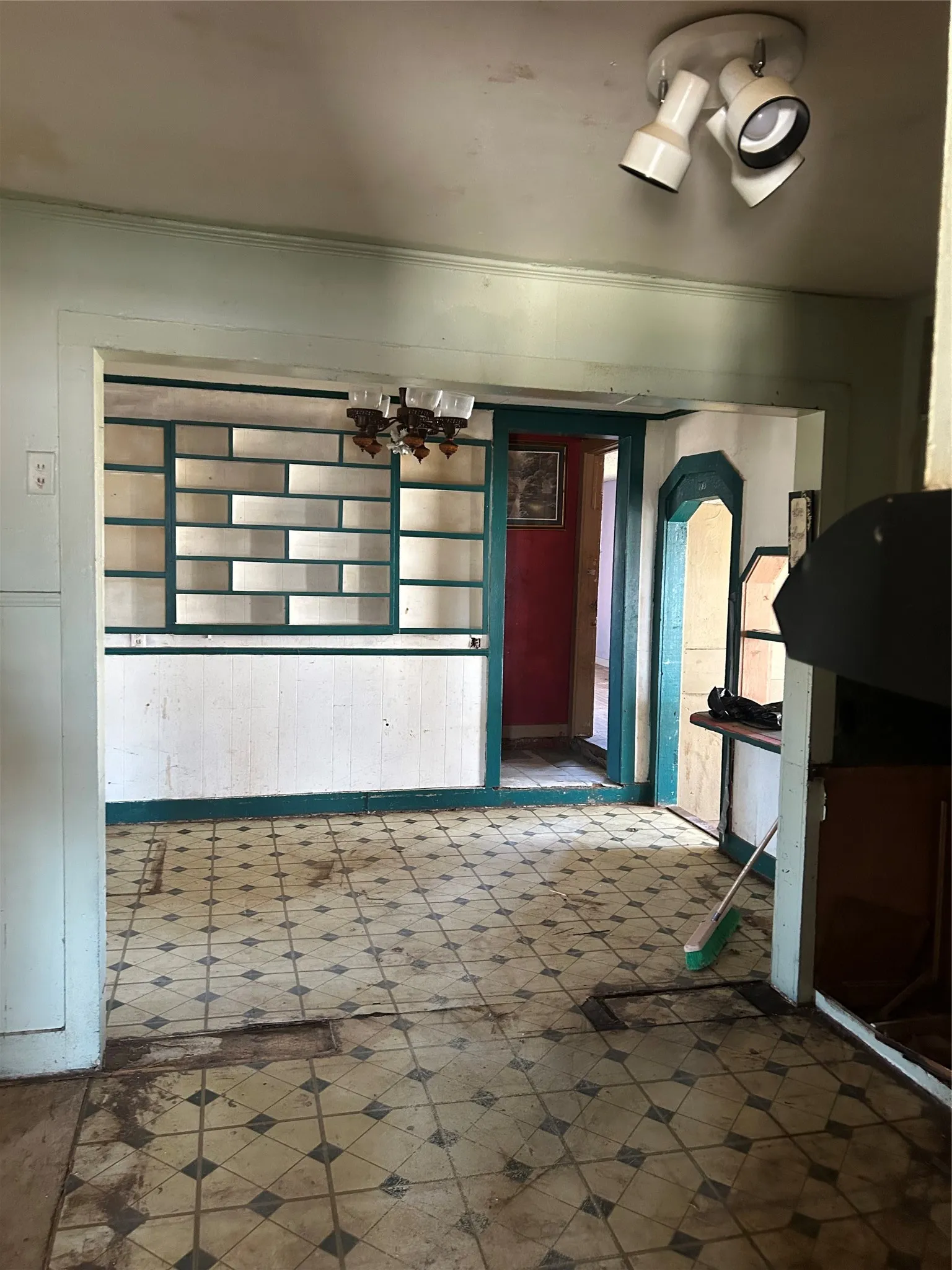 Single Family Residence For Sale in Coryell County , 1701 E Leon Street, Gatesville, Texas 76528, 3 Bedroom, 2 Bathroom, Garage spaces, 1,845 Sqft, built in 1960, mls#21228364, Real Estate Agent in Gatesville, Homes For Sale in Coryell county, Homes For Sale in Gatesville, Realtor in Gatesville Texas, Real Estate Brokerage Independent Realty Texas, Luminita Cordes Realtor