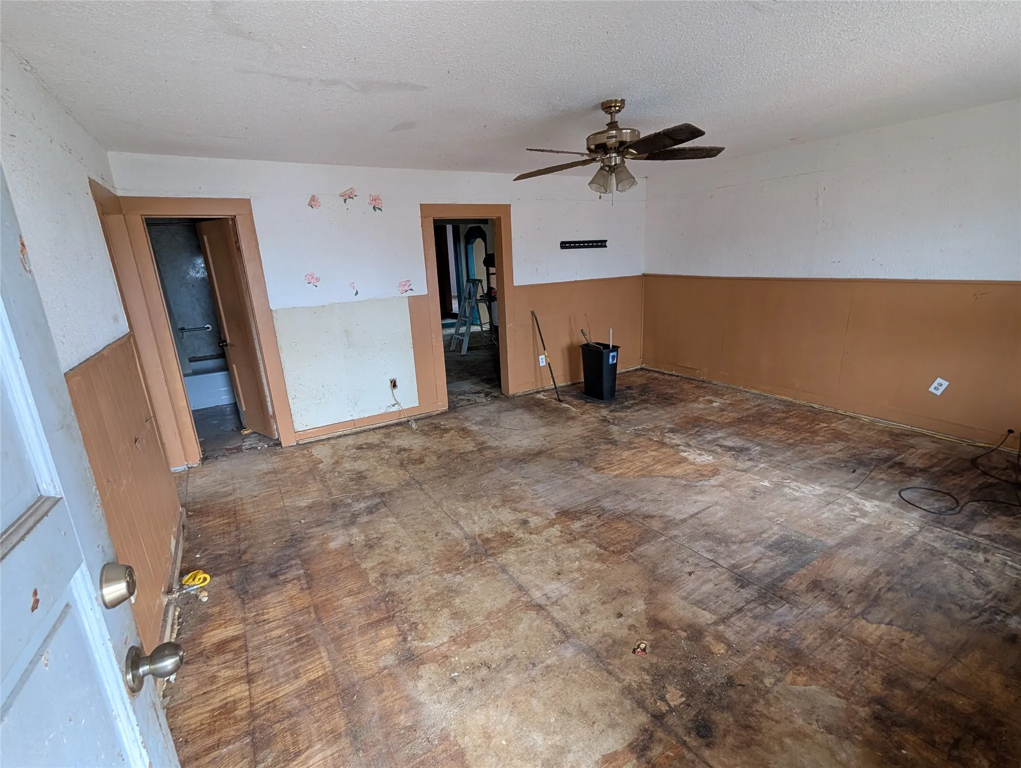 Single Family Residence For Sale in Coryell County , 1701 E Leon Street, Gatesville, Texas 76528, 3 Bedroom, 2 Bathroom, Garage spaces, 1,845 Sqft, built in 1960, mls#21228364, Real Estate Agent in Gatesville, Homes For Sale in Coryell county, Homes For Sale in Gatesville, Realtor in Gatesville Texas, Real Estate Brokerage Independent Realty Texas, Luminita Cordes Realtor