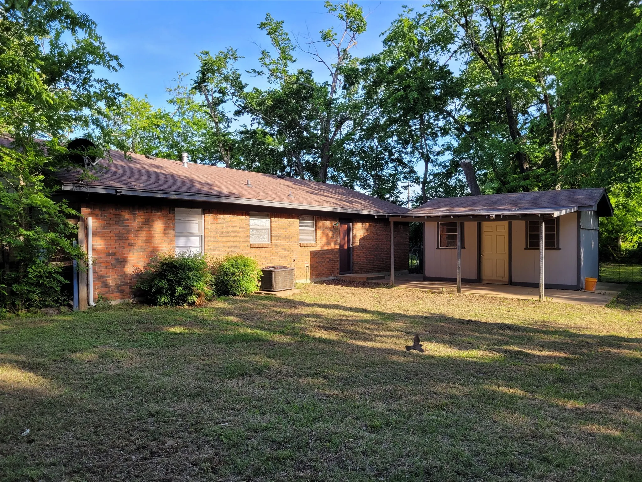 Single Family Residence For Sale in Lamar County , 410 SW 22ND, Paris, Texas 75460, 3 Bedroom, 2 Bathroom, Garage spaces, 1,645 Sqft, built in 0, mls#21245625, Real Estate Agent in Paris, Homes For Sale in Lamar county, Homes For Sale in Paris, Realtor in Paris Texas, Real Estate Brokerage Independent Realty Texas, Luminita Cordes Realtor