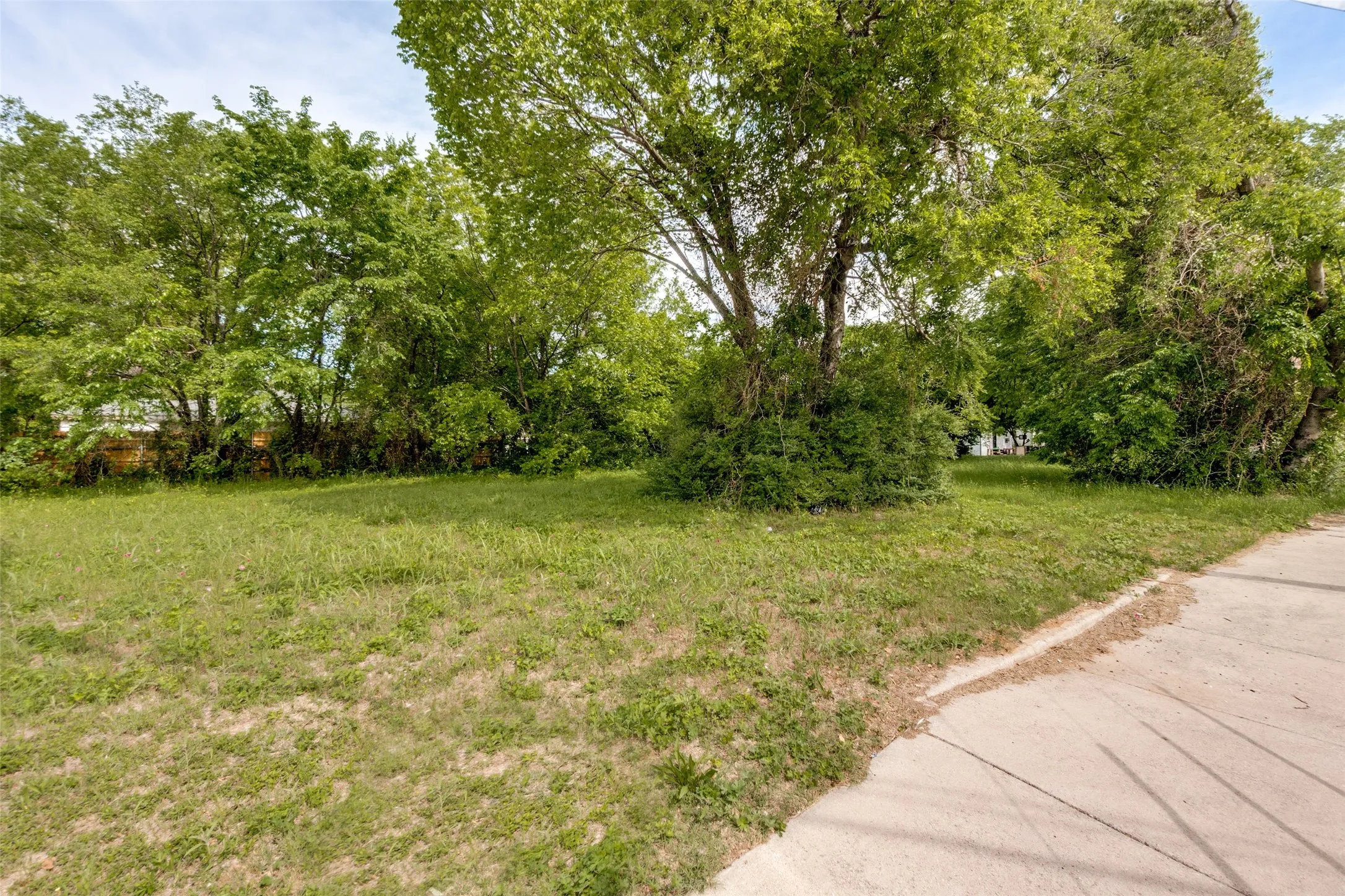 Unimproved Land For Sale in Dallas County , 3711 Carpenter Avenue, Dallas, Texas 75210, 0, 0, Garage spaces, 0 Sqft, built in 0, Price $114,500, mls#21246861, Real Estate Agent in Dallas, Homes For Sale in Dallas county, Homes For Sale in Dallas, Realtor in Dallas Texas, Real Estate Brokerage Independent Realty Texas, Luminita Cordes Realtor