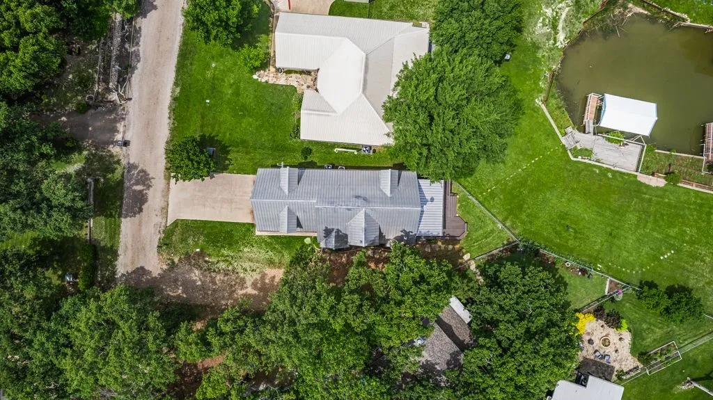 Single Family Residence For Sale in Hunt County , 1016 Shoreline Drive, West Tawakoni, Texas 75474, 3 Bedrooms, 2 Bathrooms, 2 Garage spaces, 1,910 Sqft, built in 1997, Price $484,900, mls#21227244, Real Estate Agent in West Tawakoni, Homes For Sale in Hunt county, Homes For Sale in West Tawakoni, Realtor in West Tawakoni Texas, Real Estate Brokerage Independent Realty Texas, Luminita Cordes Realtor