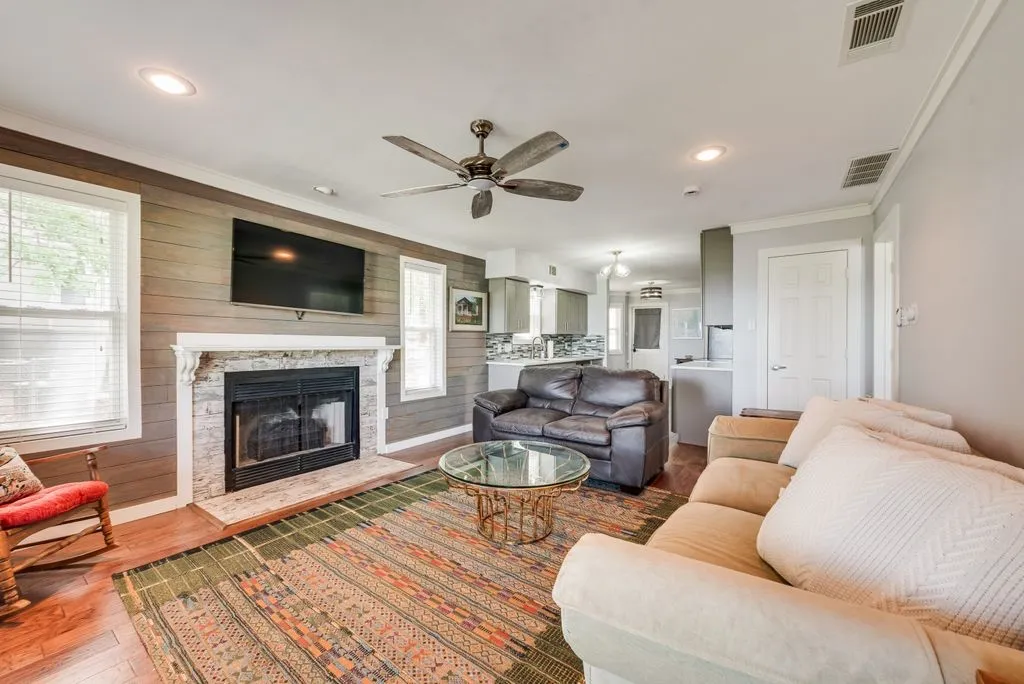 Single Family Residence For Sale in Hunt County , 1016 Shoreline Drive, West Tawakoni, Texas 75474, 3 Bedrooms, 2 Bathrooms, 2 Garage spaces, 1,910 Sqft, built in 1997, Price $484,900, mls#21227244, Real Estate Agent in West Tawakoni, Homes For Sale in Hunt county, Homes For Sale in West Tawakoni, Realtor in West Tawakoni Texas, Real Estate Brokerage Independent Realty Texas, Luminita Cordes Realtor