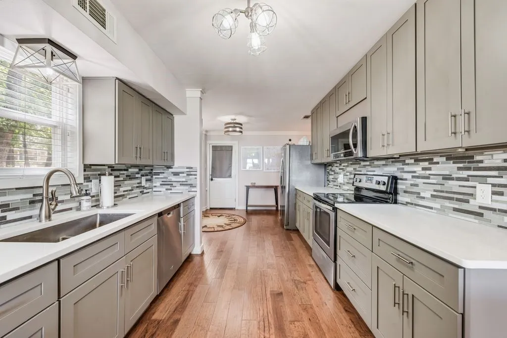 Single Family Residence For Sale in Hunt County , 1016 Shoreline Drive, West Tawakoni, Texas 75474, 3 Bedrooms, 2 Bathrooms, 2 Garage spaces, 1,910 Sqft, built in 1997, Price $484,900, mls#21227244, Real Estate Agent in West Tawakoni, Homes For Sale in Hunt county, Homes For Sale in West Tawakoni, Realtor in West Tawakoni Texas, Real Estate Brokerage Independent Realty Texas, Luminita Cordes Realtor