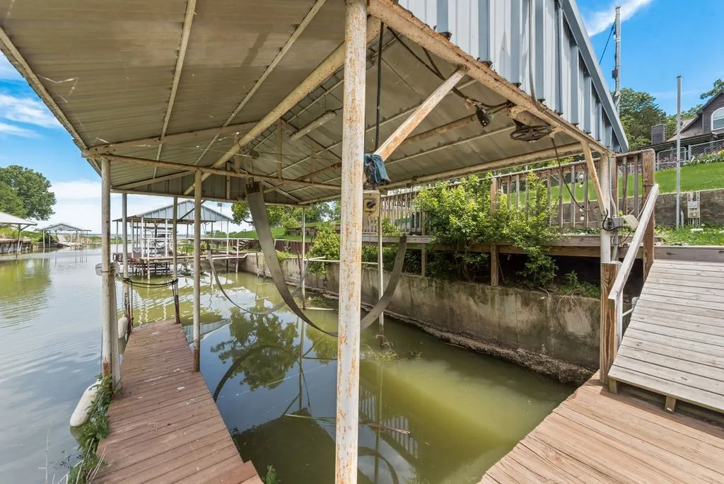 Single Family Residence For Sale in Hunt County , 1016 Shoreline Drive, West Tawakoni, Texas 75474, 3 Bedrooms, 2 Bathrooms, 2 Garage spaces, 1,910 Sqft, built in 1997, Price $484,900, mls#21227244, Real Estate Agent in West Tawakoni, Homes For Sale in Hunt county, Homes For Sale in West Tawakoni, Realtor in West Tawakoni Texas, Real Estate Brokerage Independent Realty Texas, Luminita Cordes Realtor
