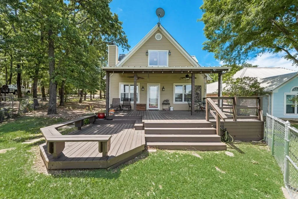 Single Family Residence For Sale in Hunt County , 1016 Shoreline Drive, West Tawakoni, Texas 75474, 3 Bedrooms, 2 Bathrooms, 2 Garage spaces, 1,910 Sqft, built in 1997, Price $484,900, mls#21227244, Real Estate Agent in West Tawakoni, Homes For Sale in Hunt county, Homes For Sale in West Tawakoni, Realtor in West Tawakoni Texas, Real Estate Brokerage Independent Realty Texas, Luminita Cordes Realtor