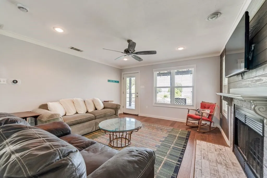 Single Family Residence For Sale in Hunt County , 1016 Shoreline Drive, West Tawakoni, Texas 75474, 3 Bedrooms, 2 Bathrooms, 2 Garage spaces, 1,910 Sqft, built in 1997, Price $484,900, mls#21227244, Real Estate Agent in West Tawakoni, Homes For Sale in Hunt county, Homes For Sale in West Tawakoni, Realtor in West Tawakoni Texas, Real Estate Brokerage Independent Realty Texas, Luminita Cordes Realtor