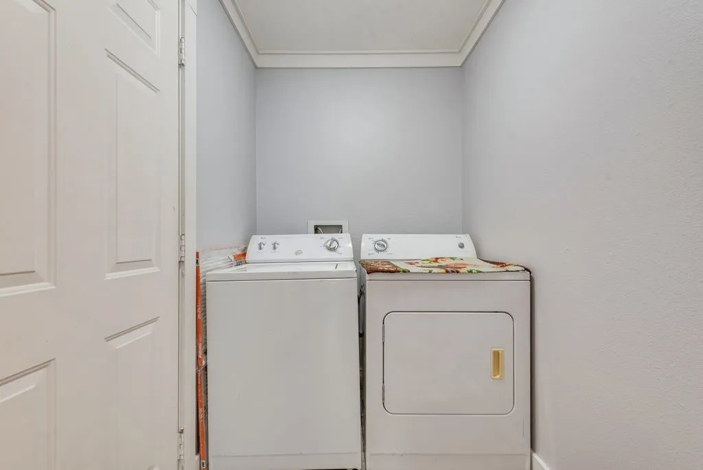 Single Family Residence For Sale in Hunt County , 1016 Shoreline Drive, West Tawakoni, Texas 75474, 3 Bedrooms, 2 Bathrooms, 2 Garage spaces, 1,910 Sqft, built in 1997, Price $484,900, mls#21227244, Real Estate Agent in West Tawakoni, Homes For Sale in Hunt county, Homes For Sale in West Tawakoni, Realtor in West Tawakoni Texas, Real Estate Brokerage Independent Realty Texas, Luminita Cordes Realtor