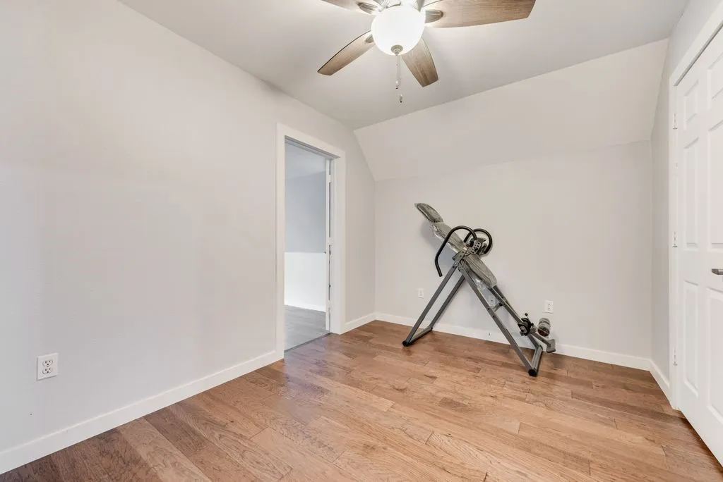 Single Family Residence For Sale in Hunt County , 1016 Shoreline Drive, West Tawakoni, Texas 75474, 3 Bedrooms, 2 Bathrooms, 2 Garage spaces, 1,910 Sqft, built in 1997, Price $484,900, mls#21227244, Real Estate Agent in West Tawakoni, Homes For Sale in Hunt county, Homes For Sale in West Tawakoni, Realtor in West Tawakoni Texas, Real Estate Brokerage Independent Realty Texas, Luminita Cordes Realtor