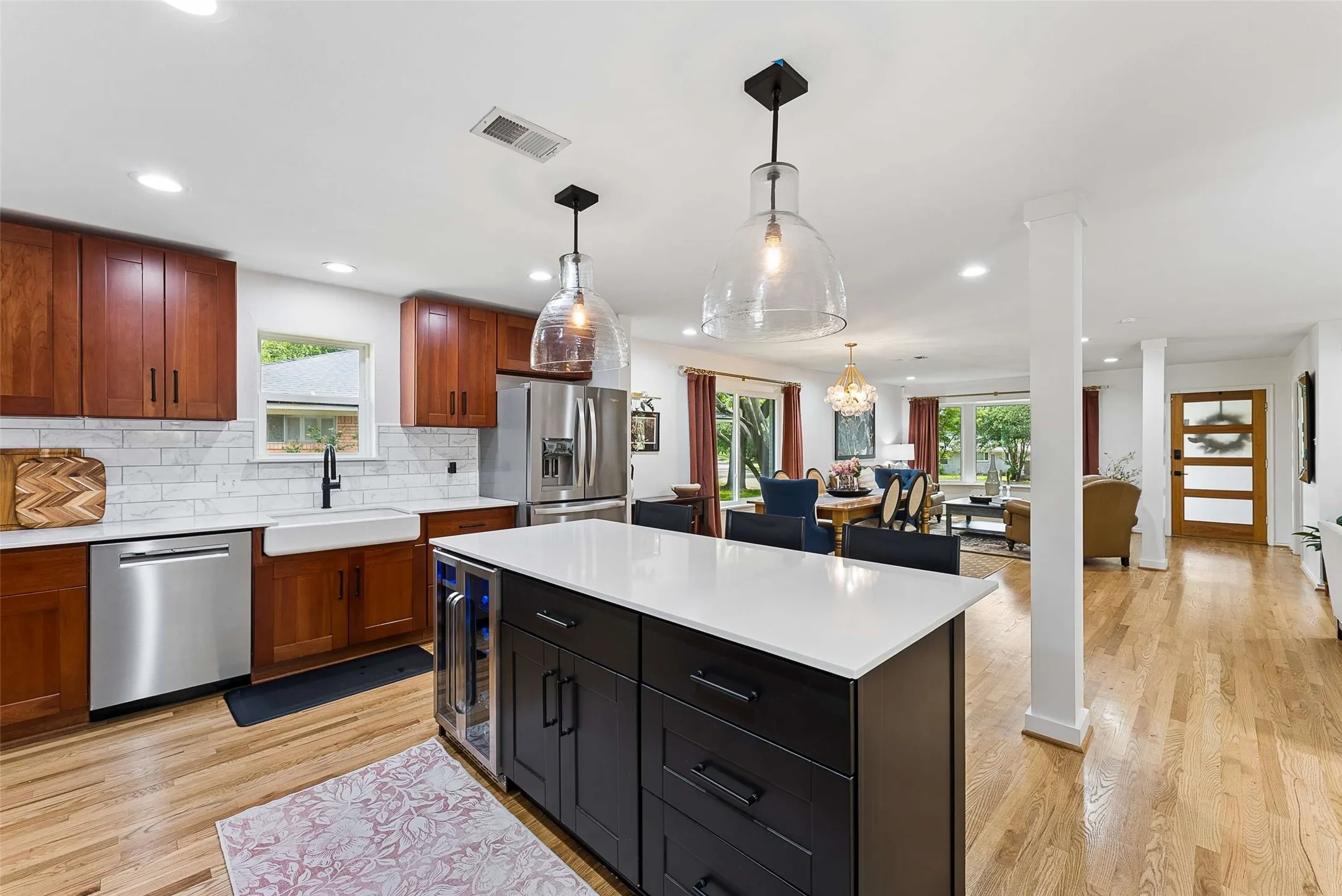 Single Family Residence For Sale in Dallas County , 6735 Kingsbury Drive, Dallas, Texas 75231, 4 Bedroom, 3 Bathroom, 2 Garage spaces, 2,512 Sqft, built in 1962, Preowned, mls#21239099, Real Estate Agent in Dallas, Homes For Sale in Dallas county, Homes For Sale in Dallas, Realtor in Dallas Texas, Real Estate Brokerage Independent Realty Texas, Luminita Cordes Realtor