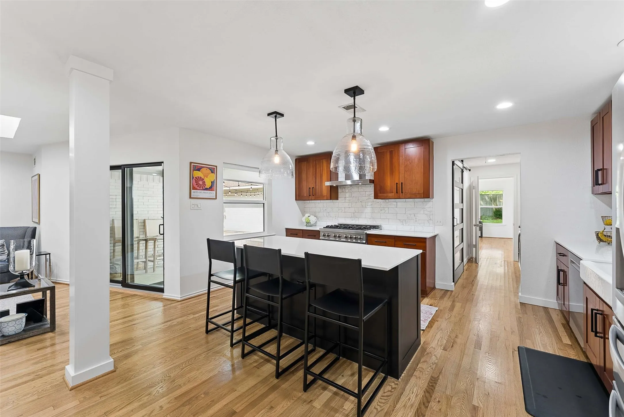 Single Family Residence For Sale in Dallas County , 6735 Kingsbury Drive, Dallas, Texas 75231, 4 Bedroom, 3 Bathroom, 2 Garage spaces, 2,512 Sqft, built in 1962, Preowned, mls#21239099, Real Estate Agent in Dallas, Homes For Sale in Dallas county, Homes For Sale in Dallas, Realtor in Dallas Texas, Real Estate Brokerage Independent Realty Texas, Luminita Cordes Realtor
