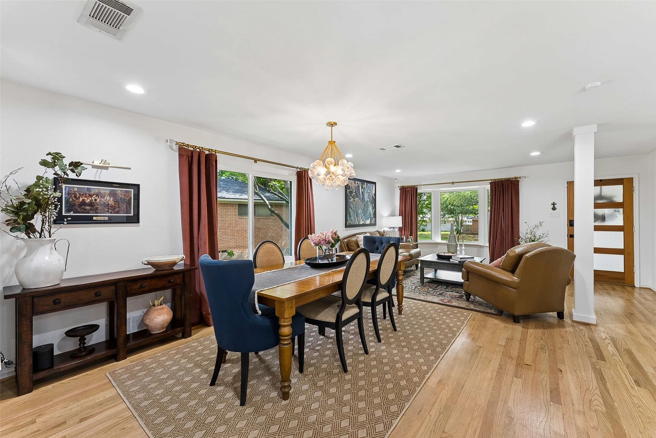 Single Family Residence For Sale in Dallas County , 6735 Kingsbury Drive, Dallas, Texas 75231, 4 Bedroom, 3 Bathroom, 2 Garage spaces, 2,512 Sqft, built in 1962, Preowned, mls#21239099, Real Estate Agent in Dallas, Homes For Sale in Dallas county, Homes For Sale in Dallas, Realtor in Dallas Texas, Real Estate Brokerage Independent Realty Texas, Luminita Cordes Realtor