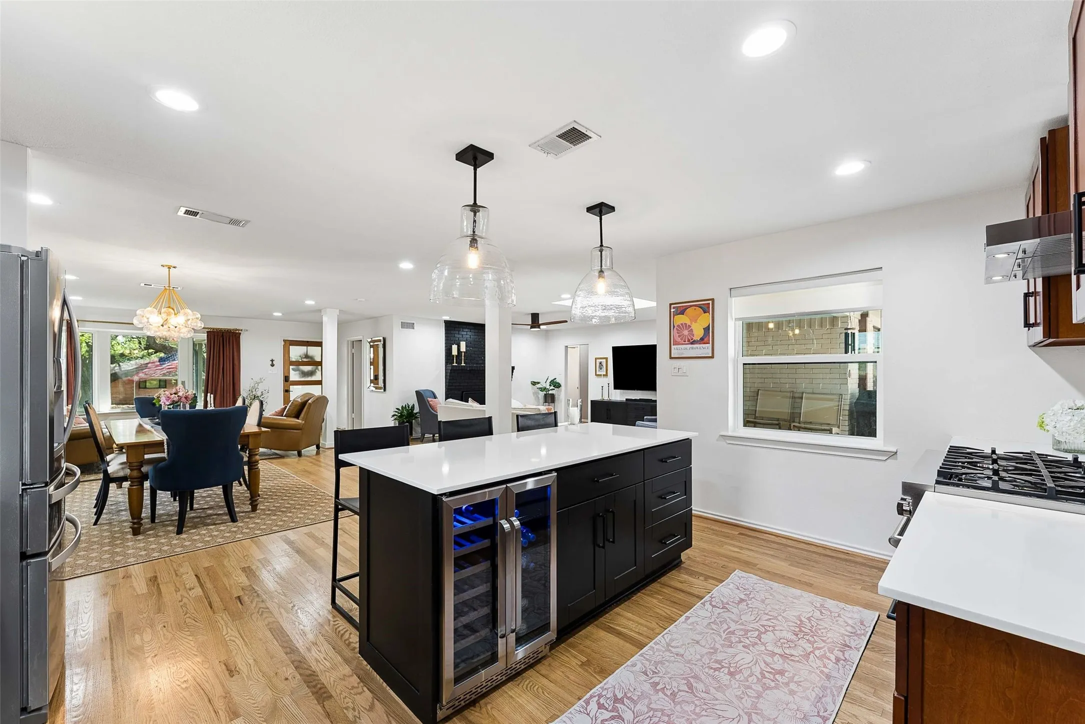 Single Family Residence For Sale in Dallas County , 6735 Kingsbury Drive, Dallas, Texas 75231, 4 Bedroom, 3 Bathroom, 2 Garage spaces, 2,512 Sqft, built in 1962, Preowned, mls#21239099, Real Estate Agent in Dallas, Homes For Sale in Dallas county, Homes For Sale in Dallas, Realtor in Dallas Texas, Real Estate Brokerage Independent Realty Texas, Luminita Cordes Realtor