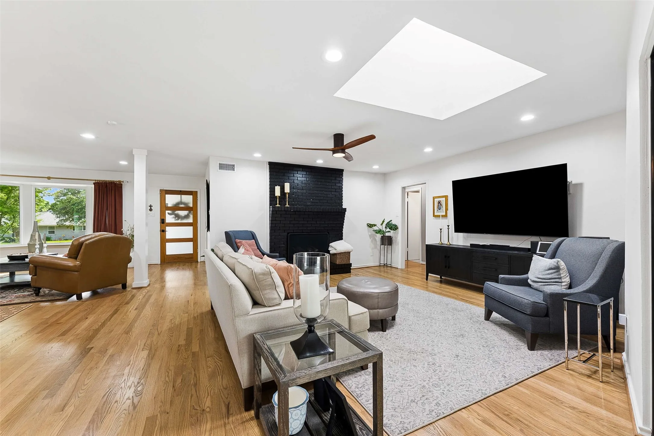 6735 KIngsbury Drive in Dallas.  Check out this Great Skylight to bring in natural light!