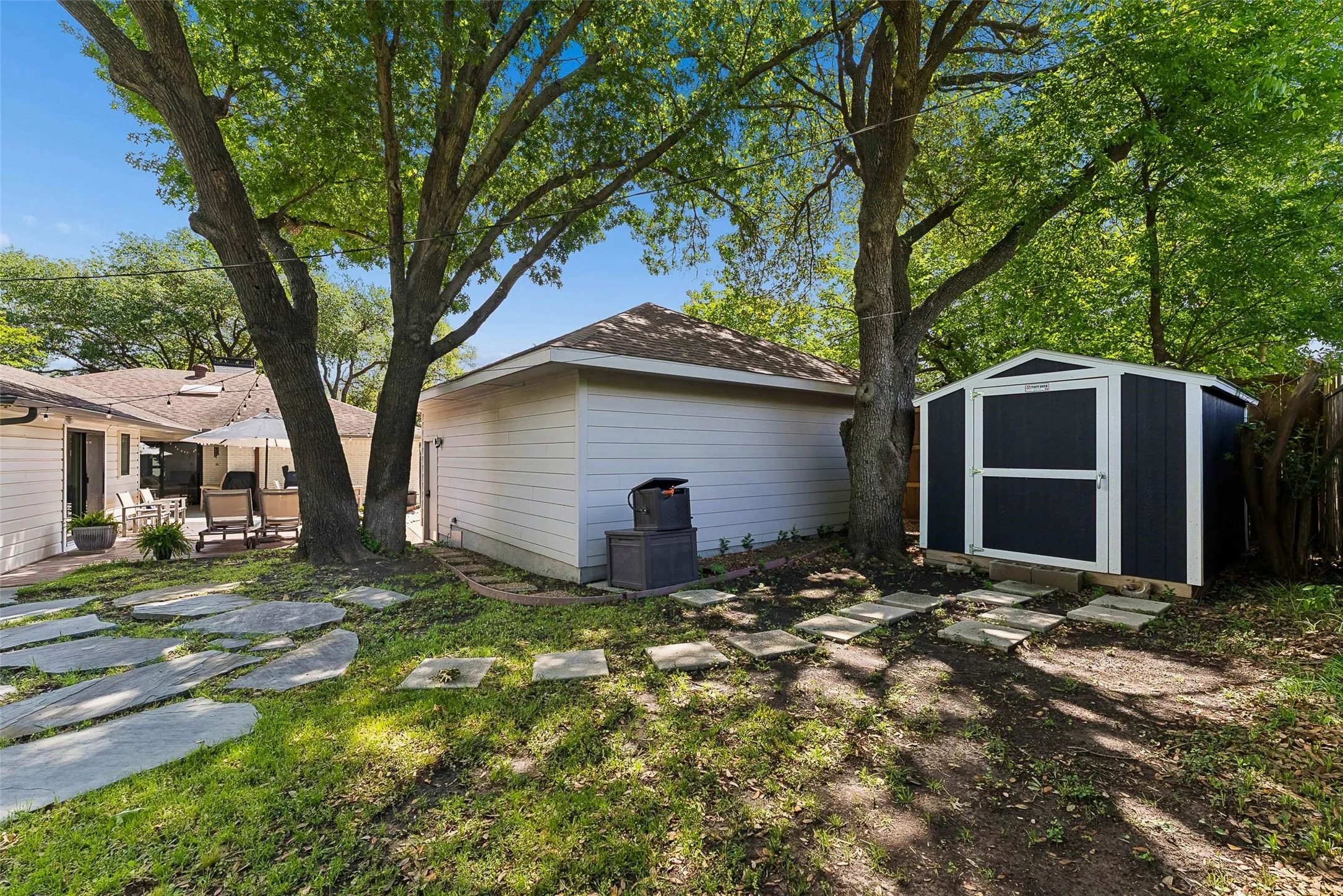 Tuff shed for extra storage behind garage