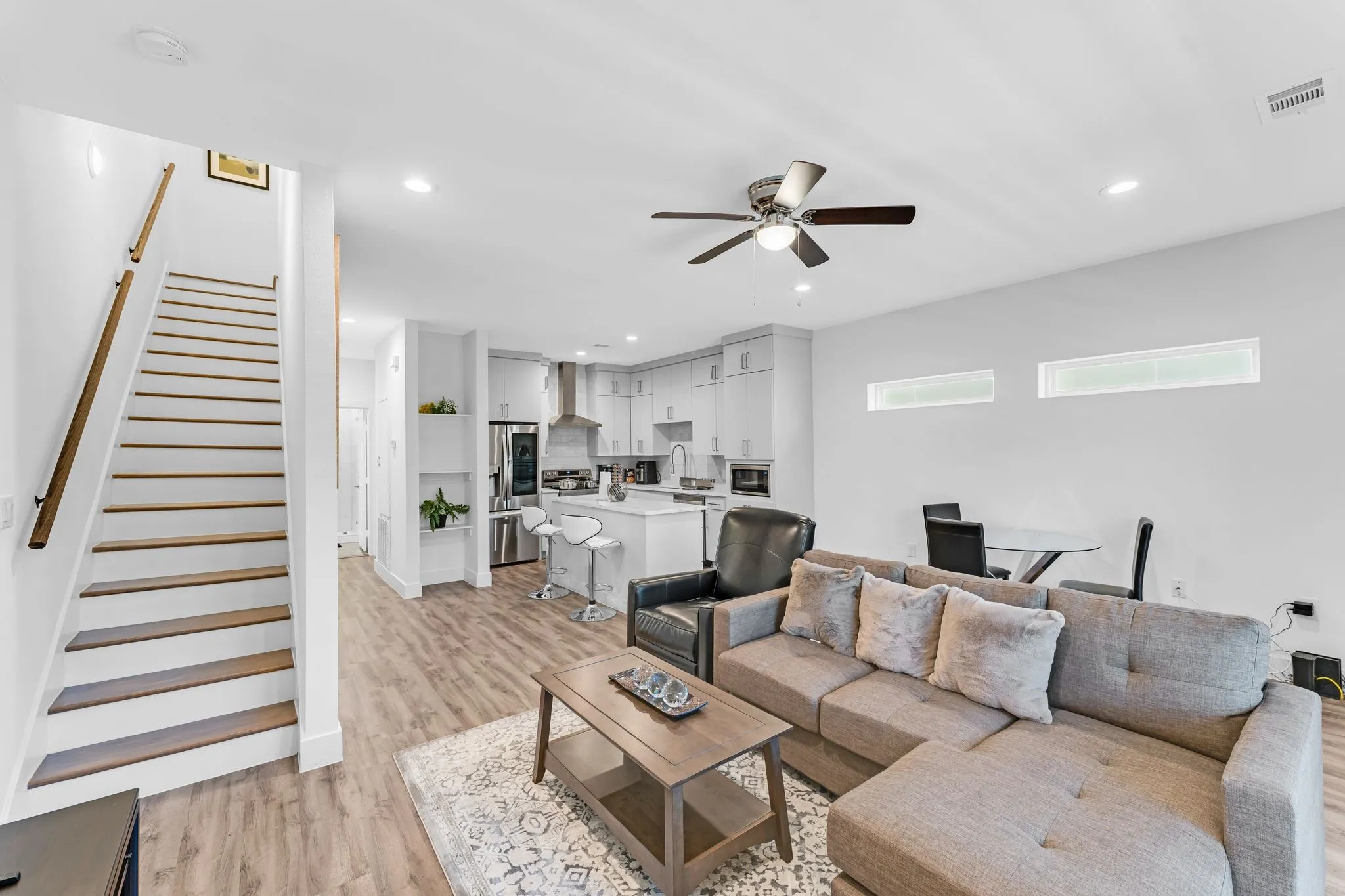 Single Family Residence For Sale in Dallas County , 162 S Cisco Street, Dallas, Texas 75246, 3 Bedroom, 3 Bathroom, 2 Garage spaces, 1,836 Sqft, built in 2021, mls#21242714, Real Estate Agent in Dallas, Homes For Sale in Dallas county, Homes For Sale in Dallas, Realtor in Dallas Texas, Real Estate Brokerage Independent Realty Texas, Luminita Cordes Realtor