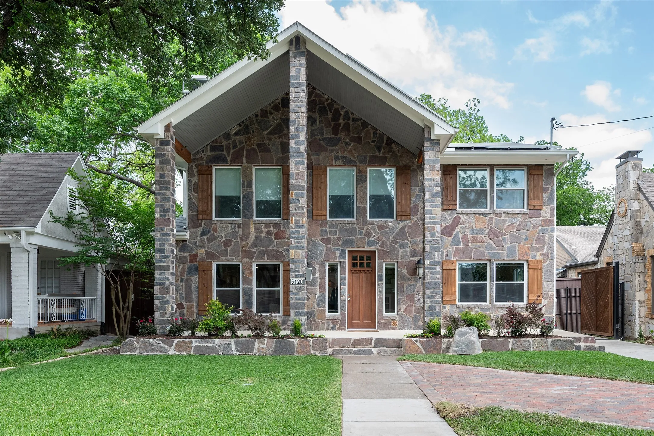 Single Family Residence For Sale in Dallas County , 5120 Maple Springs Boulevard, Dallas, Texas 75235, 4 Bedroom, 4 Bathroom, 1 Garage spaces, 2,706 Sqft, built in 1936, Preowned, mls#21246155, Real Estate Agent in Dallas, Homes For Sale in Dallas county, Homes For Sale in Dallas, Realtor in Dallas Texas, Real Estate Brokerage Independent Realty Texas, Luminita Cordes Realtor