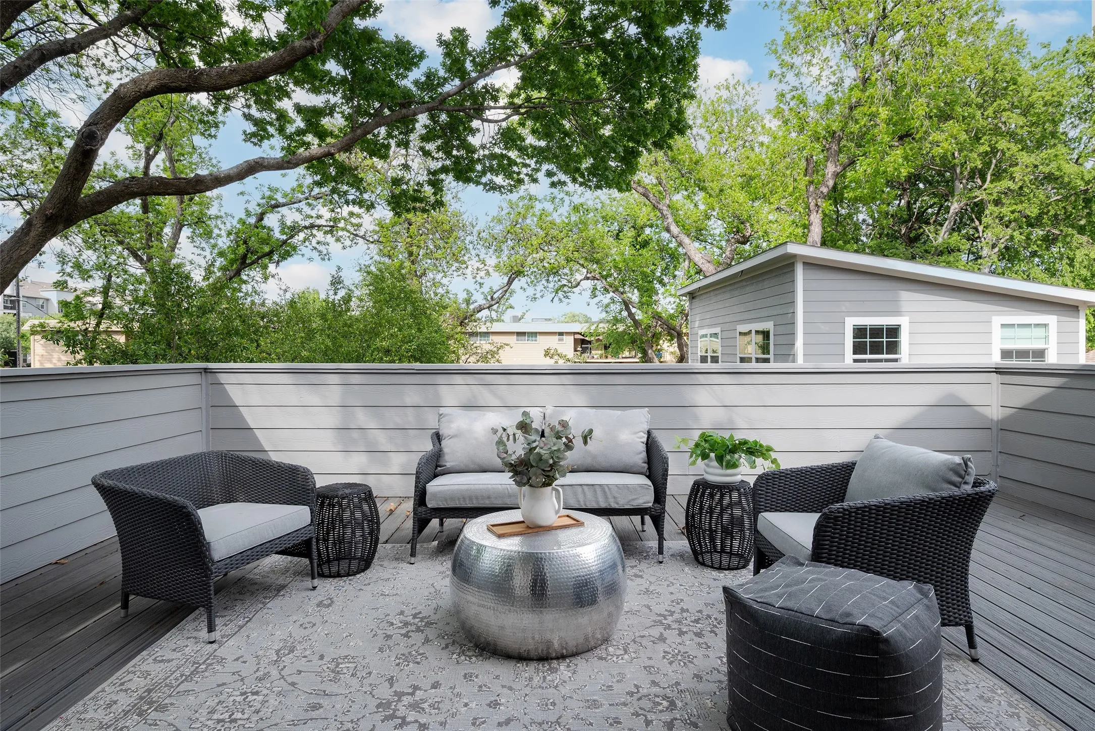Single Family Residence For Sale in Dallas County , 5120 Maple Springs Boulevard, Dallas, Texas 75235, 4 Bedroom, 4 Bathroom, 1 Garage spaces, 2,706 Sqft, built in 1936, Preowned, mls#21246155, Real Estate Agent in Dallas, Homes For Sale in Dallas county, Homes For Sale in Dallas, Realtor in Dallas Texas, Real Estate Brokerage Independent Realty Texas, Luminita Cordes Realtor