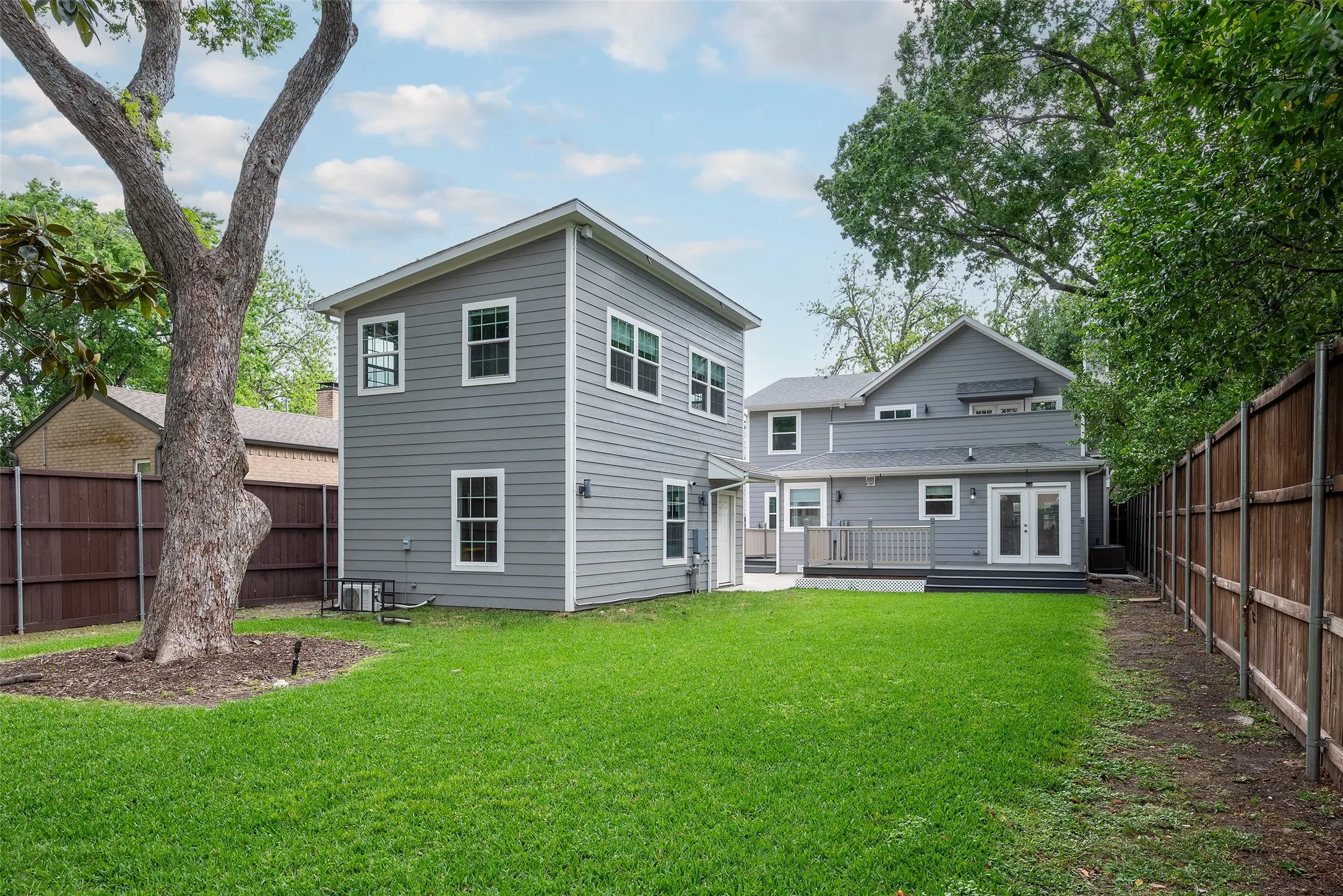 Single Family Residence For Sale in Dallas County , 5120 Maple Springs Boulevard, Dallas, Texas 75235, 4 Bedroom, 4 Bathroom, 1 Garage spaces, 2,706 Sqft, built in 1936, Preowned, mls#21246155, Real Estate Agent in Dallas, Homes For Sale in Dallas county, Homes For Sale in Dallas, Realtor in Dallas Texas, Real Estate Brokerage Independent Realty Texas, Luminita Cordes Realtor