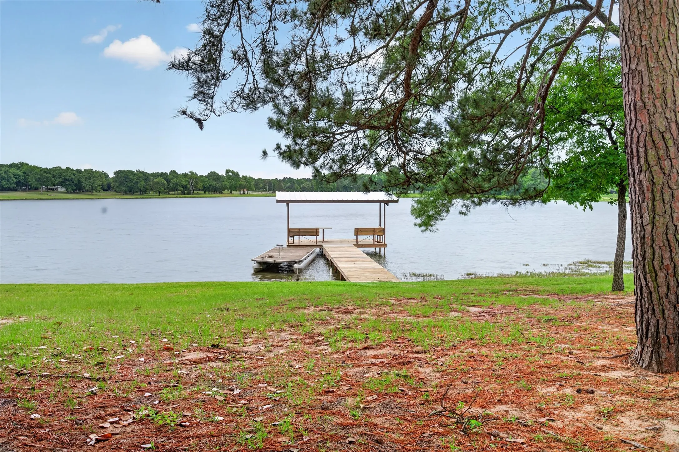 Single Family Residence For Sale in Henderson County , 7601 CR 3700, Murchison, Texas 75778, 3 Bedroom, 3 Bathroom, Garage spaces, 1,776 Sqft, built in 2008, Preowned, mls#21245281, Real Estate Agent in Murchison, Homes For Sale in Henderson county, Homes For Sale in Murchison, Realtor in Murchison Texas, Real Estate Brokerage Independent Realty Texas, Luminita Cordes Realtor