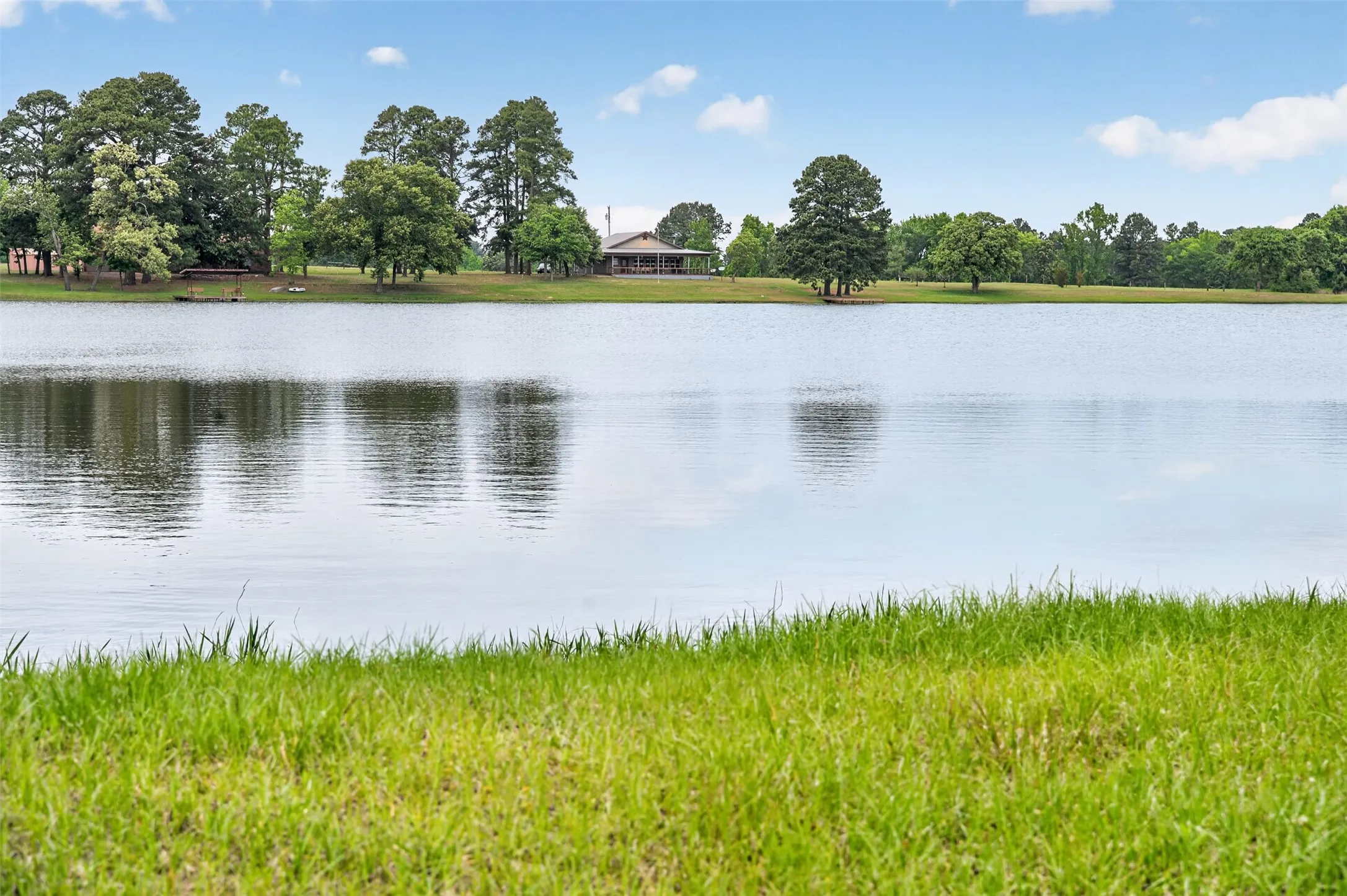Single Family Residence For Sale in Henderson County , 7601 CR 3700, Murchison, Texas 75778, 3 Bedroom, 3 Bathroom, Garage spaces, 1,776 Sqft, built in 2008, Preowned, mls#21245281, Real Estate Agent in Murchison, Homes For Sale in Henderson county, Homes For Sale in Murchison, Realtor in Murchison Texas, Real Estate Brokerage Independent Realty Texas, Luminita Cordes Realtor