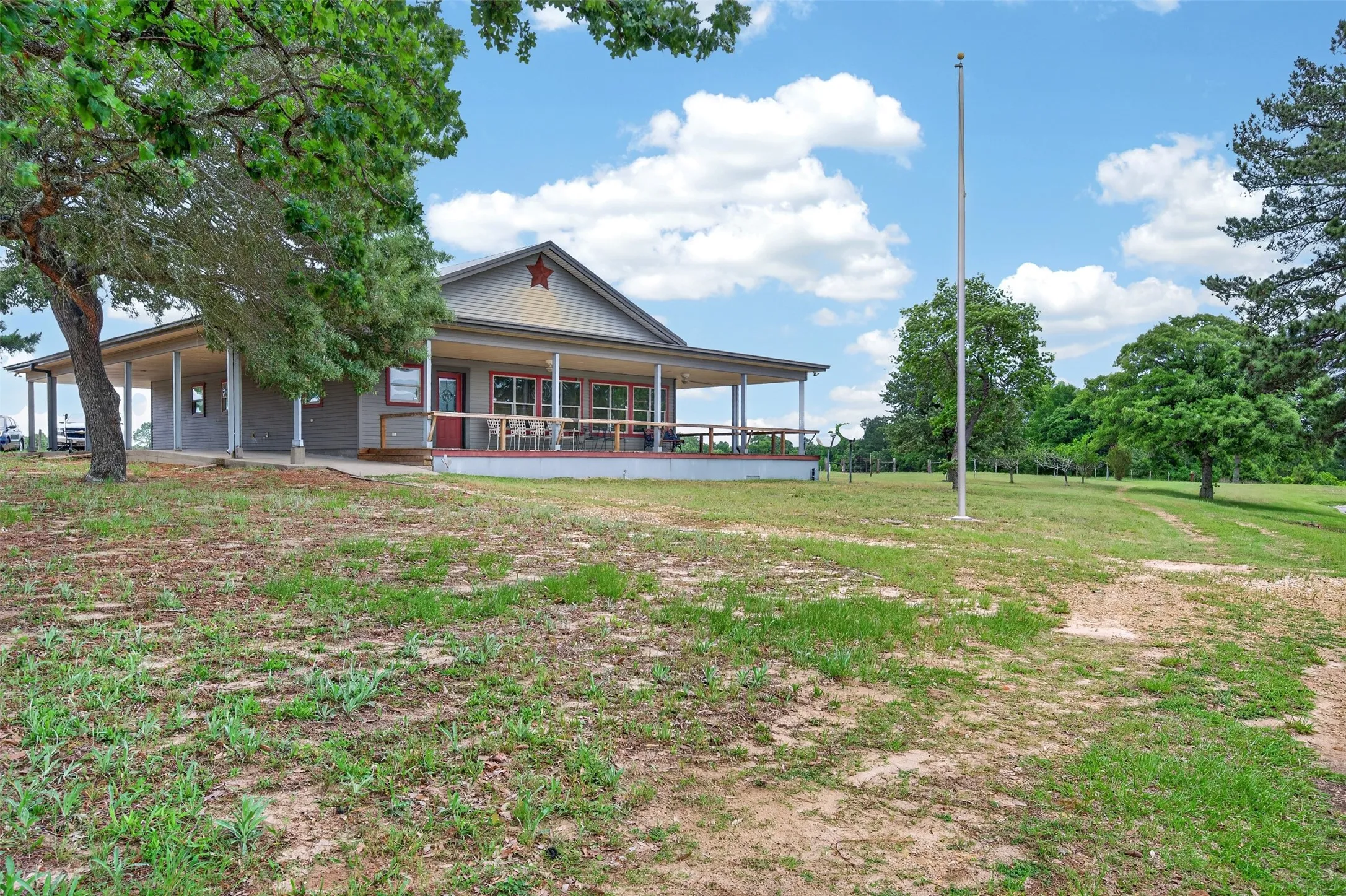 Single Family Residence For Sale in Henderson County , 7601 CR 3700, Murchison, Texas 75778, 3 Bedroom, 3 Bathroom, Garage spaces, 1,776 Sqft, built in 2008, Preowned, mls#21245281, Real Estate Agent in Murchison, Homes For Sale in Henderson county, Homes For Sale in Murchison, Realtor in Murchison Texas, Real Estate Brokerage Independent Realty Texas, Luminita Cordes Realtor