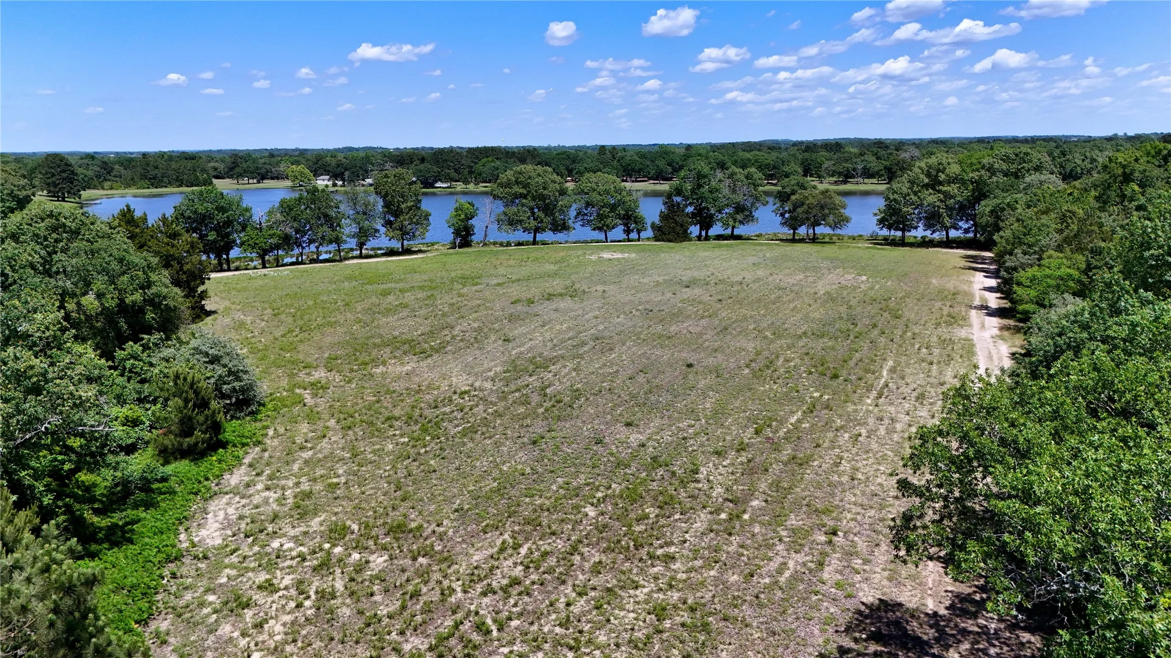 Single Family Residence For Sale in Henderson County , 7601 CR 3700, Murchison, Texas 75778, 3 Bedroom, 3 Bathroom, Garage spaces, 1,776 Sqft, built in 2008, Preowned, mls#21245281, Real Estate Agent in Murchison, Homes For Sale in Henderson county, Homes For Sale in Murchison, Realtor in Murchison Texas, Real Estate Brokerage Independent Realty Texas, Luminita Cordes Realtor