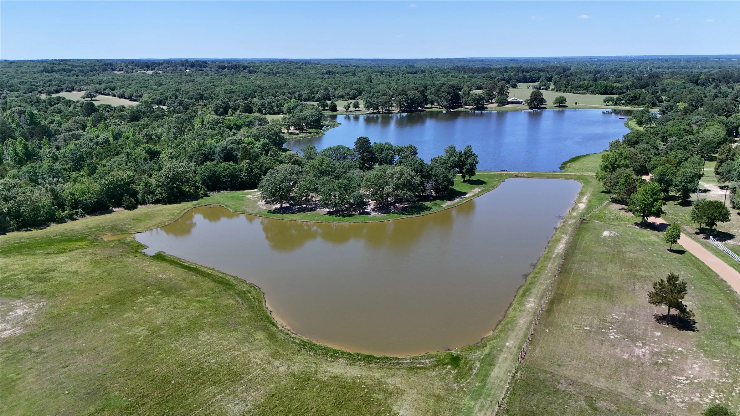 Single Family Residence For Sale in Henderson County , 7601 CR 3700, Murchison, Texas 75778, 3 Bedroom, 3 Bathroom, Garage spaces, 1,776 Sqft, built in 2008, Preowned, mls#21245281, Real Estate Agent in Murchison, Homes For Sale in Henderson county, Homes For Sale in Murchison, Realtor in Murchison Texas, Real Estate Brokerage Independent Realty Texas, Luminita Cordes Realtor