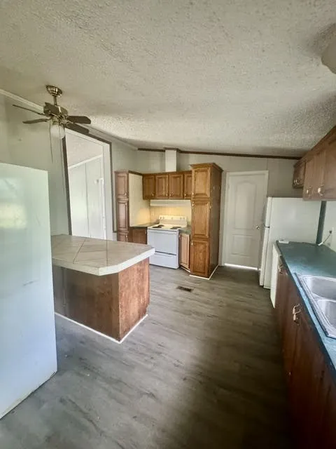 Mobile Home For Sale in Parker County , 723 Highland Circle, Springtown, Texas 76082, 3 Bedroom, 2 Bathroom, Garage spaces, 1,848 Sqft, built in 1997, mls#21247017, Real Estate Agent in Springtown, Homes For Sale in Parker county, Homes For Sale in Springtown, Realtor in Springtown Texas, Real Estate Brokerage Independent Realty Texas, Luminita Cordes Realtor
