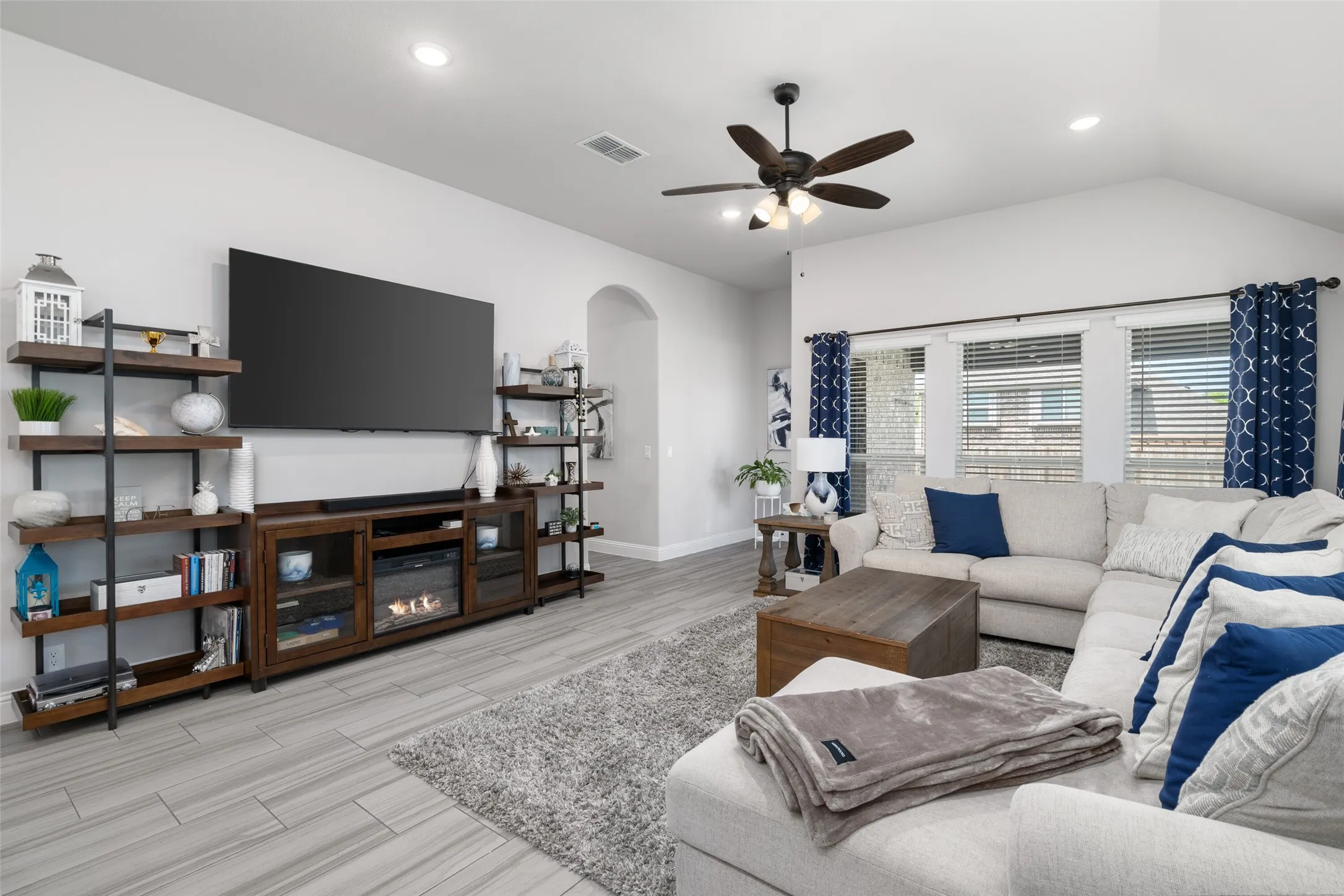 Single Family Residence For Sale in Collin County , 343 Winterwood Drive, Lavon, Texas 75166, 4 Bedroom, 2 Bathroom, 2 Garage spaces, 2,050 Sqft, built in 2022, Preowned, mls#21243626, Real Estate Agent in Lavon, Homes For Sale in Collin county, Homes For Sale in Lavon, Realtor in Lavon Texas, Real Estate Brokerage Independent Realty Texas, Luminita Cordes Realtor