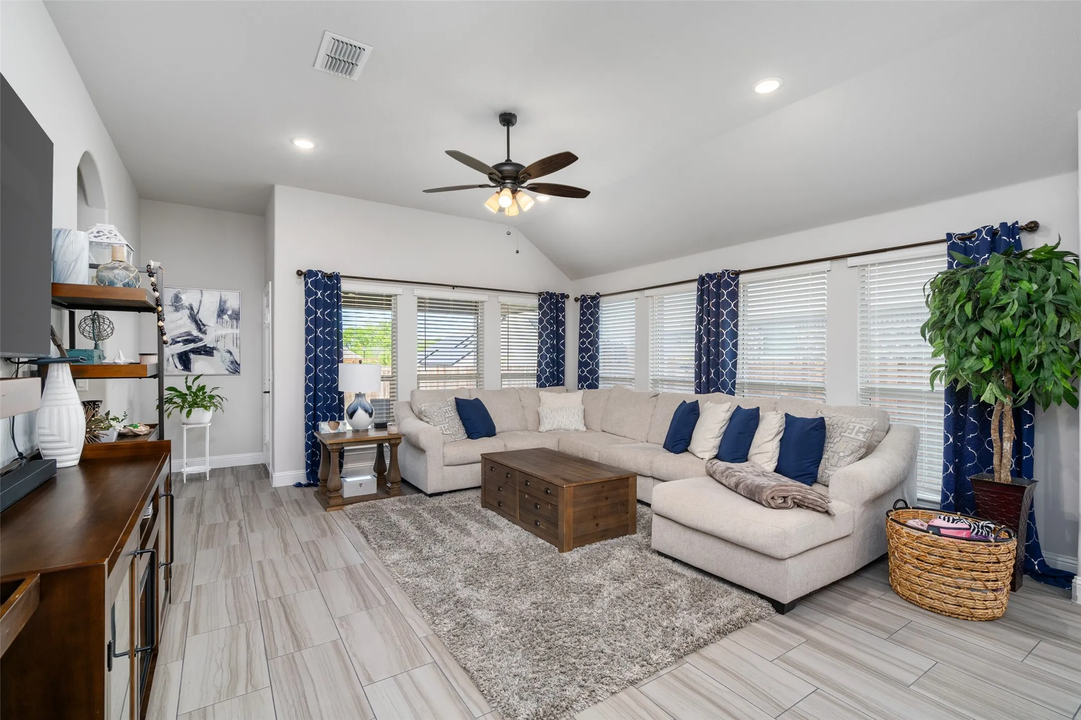 Single Family Residence For Sale in Collin County , 343 Winterwood Drive, Lavon, Texas 75166, 4 Bedroom, 2 Bathroom, 2 Garage spaces, 2,050 Sqft, built in 2022, Preowned, mls#21243626, Real Estate Agent in Lavon, Homes For Sale in Collin county, Homes For Sale in Lavon, Realtor in Lavon Texas, Real Estate Brokerage Independent Realty Texas, Luminita Cordes Realtor
