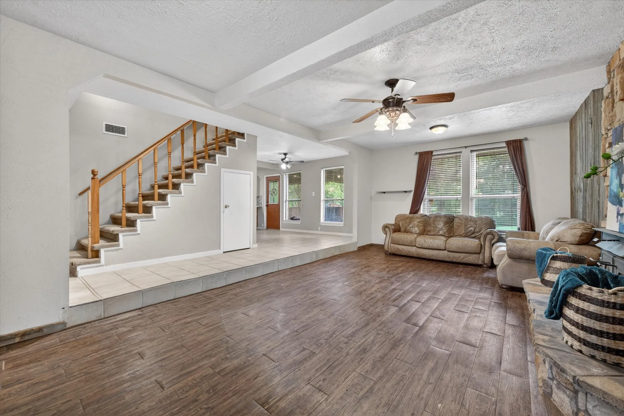 Single Family Residence For Sale in Wise County , 1276 County Road 1480, Alvord, Texas 76225, 3 Bedroom, 2 Bathroom, Garage spaces, 2,388 Sqft, built in 1982, mls#21242646, Real Estate Agent in Alvord, Homes For Sale in Wise county, Homes For Sale in Alvord, Realtor in Alvord Texas, Real Estate Brokerage Independent Realty Texas, Luminita Cordes Realtor