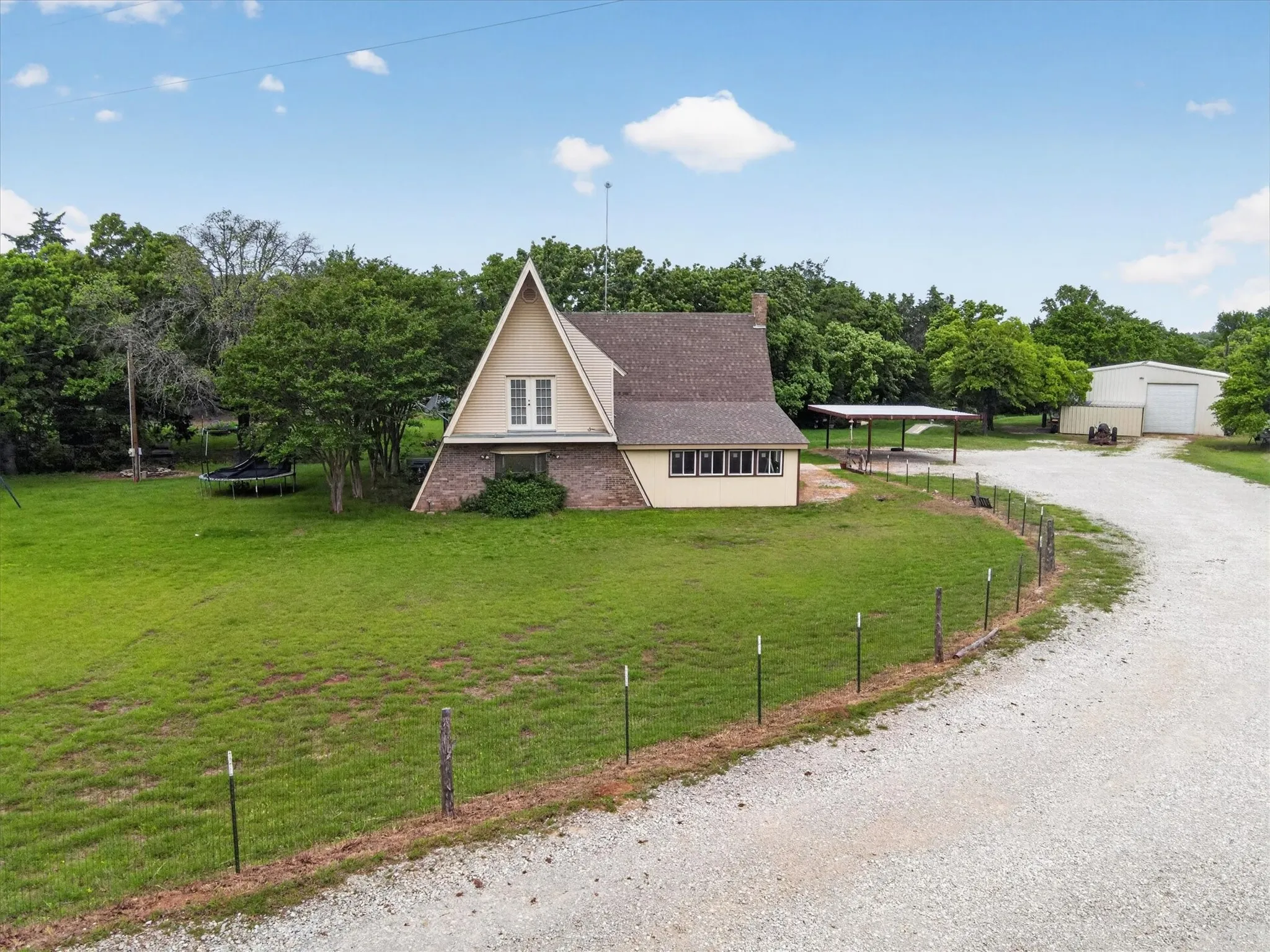 Single Family Residence For Sale in Wise County , 1276 County Road 1480, Alvord, Texas 76225, 3 Bedroom, 2 Bathroom, Garage spaces, 2,388 Sqft, built in 1982, mls#21242646, Real Estate Agent in Alvord, Homes For Sale in Wise county, Homes For Sale in Alvord, Realtor in Alvord Texas, Real Estate Brokerage Independent Realty Texas, Luminita Cordes Realtor