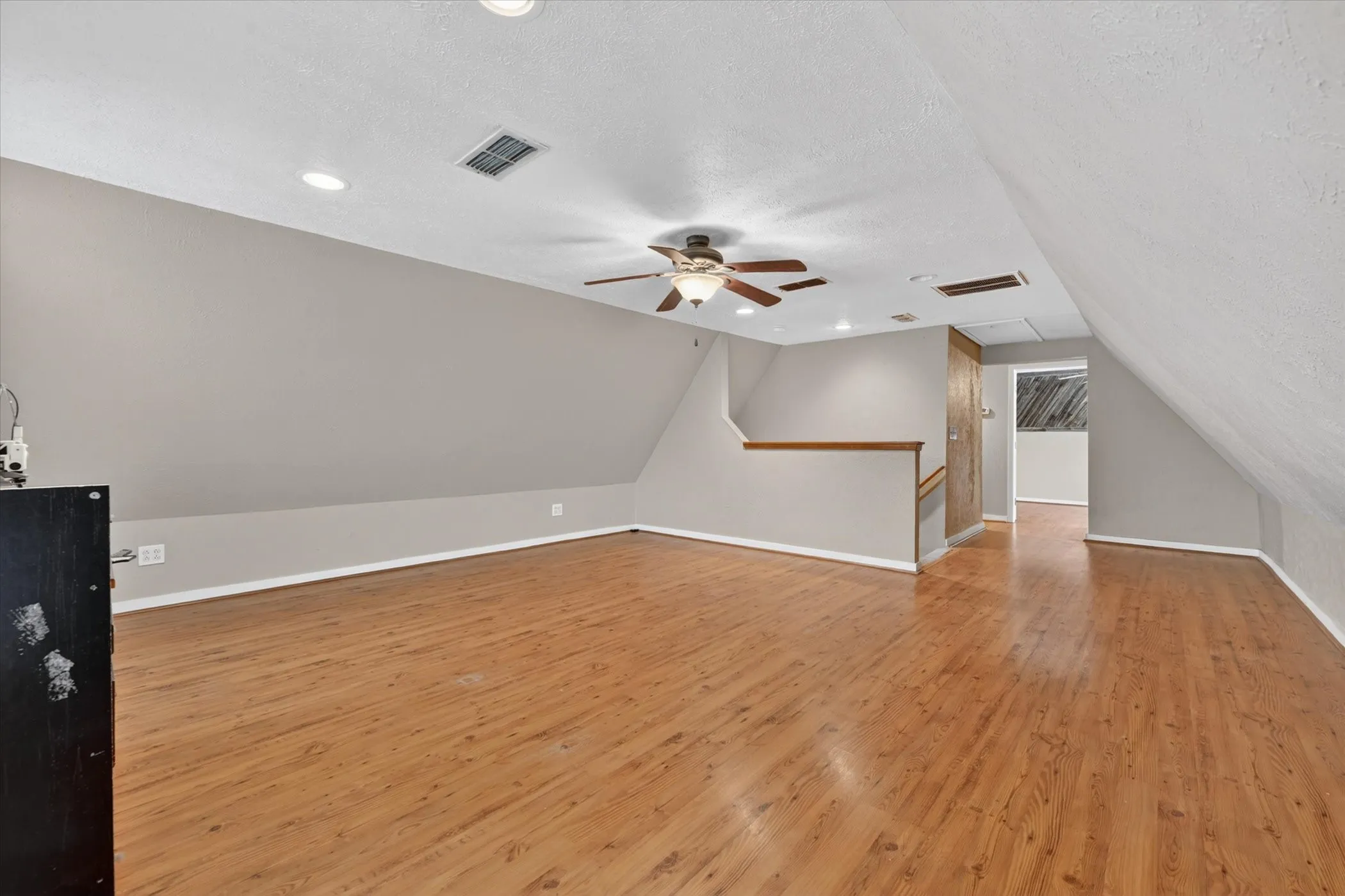 Single Family Residence For Sale in Wise County , 1276 County Road 1480, Alvord, Texas 76225, 3 Bedroom, 2 Bathroom, Garage spaces, 2,388 Sqft, built in 1982, mls#21242646, Real Estate Agent in Alvord, Homes For Sale in Wise county, Homes For Sale in Alvord, Realtor in Alvord Texas, Real Estate Brokerage Independent Realty Texas, Luminita Cordes Realtor